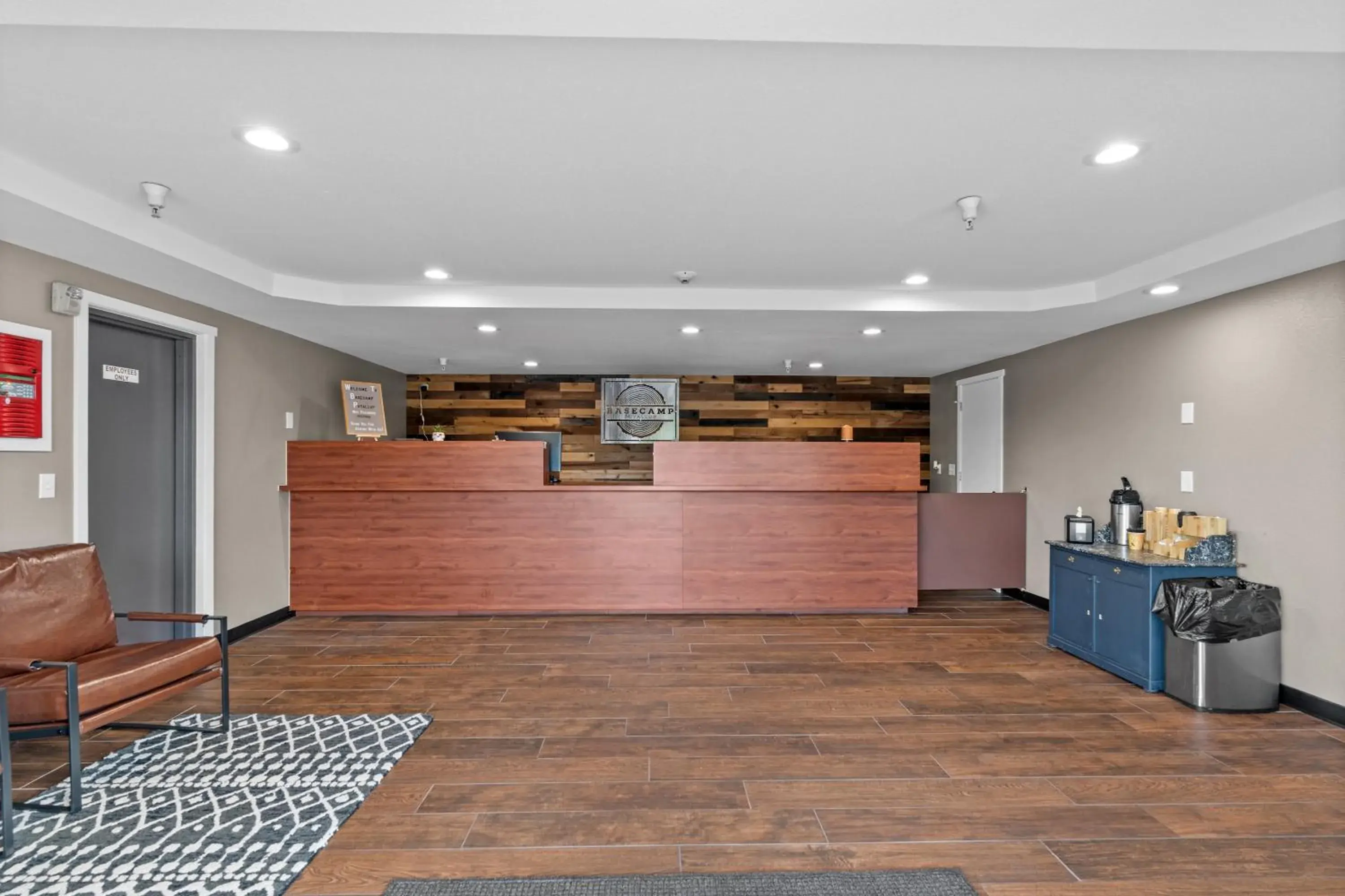 Lobby or reception in Basecamp Puyallup a Travelodge by Wyndham Lobby or reception in Basecamp Puyallup a Travelodge by Wyndham