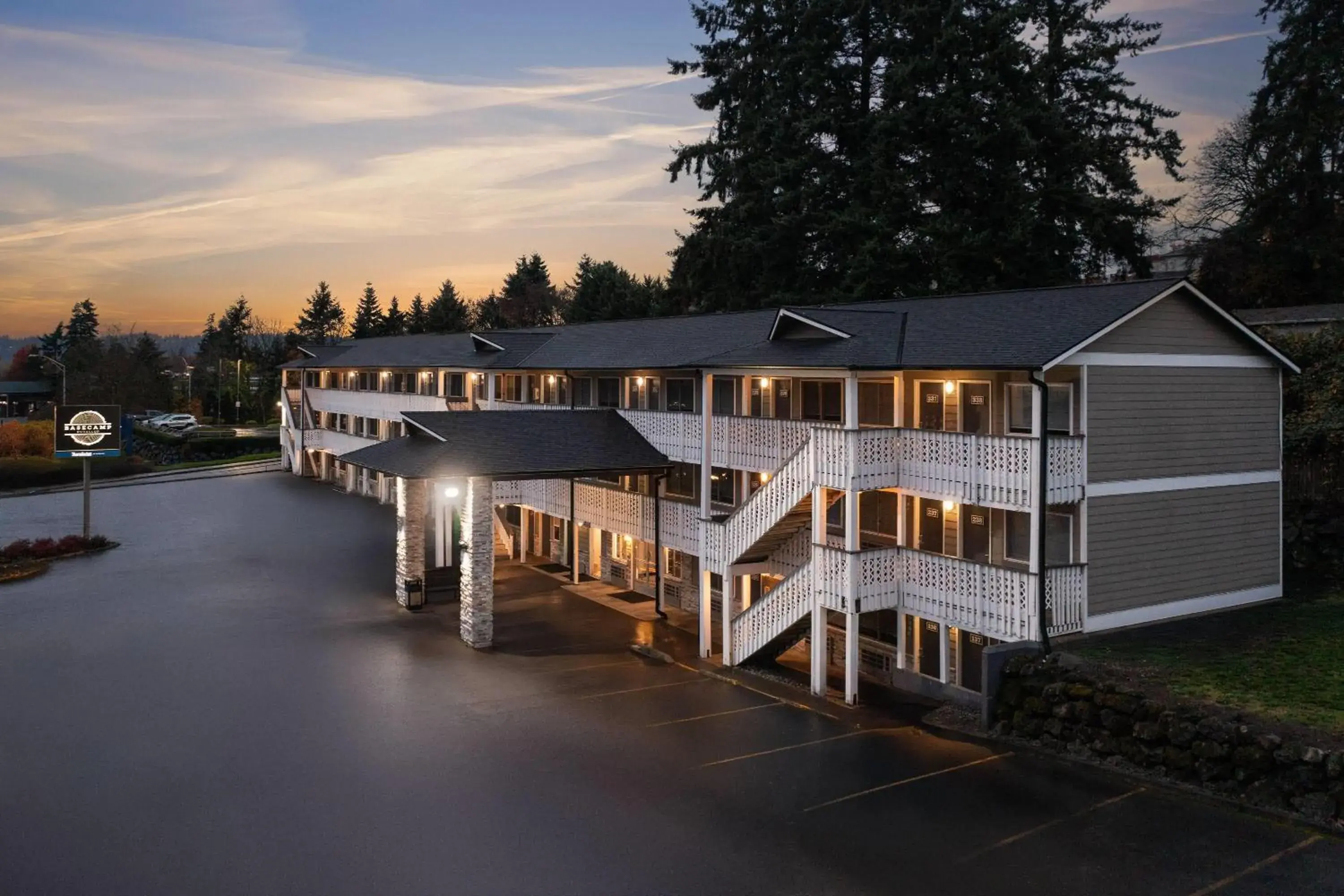 Property building in Basecamp Puyallup a Travelodge by Wyndham Property building in Basecamp Puyallup a Travelodge by Wyndham