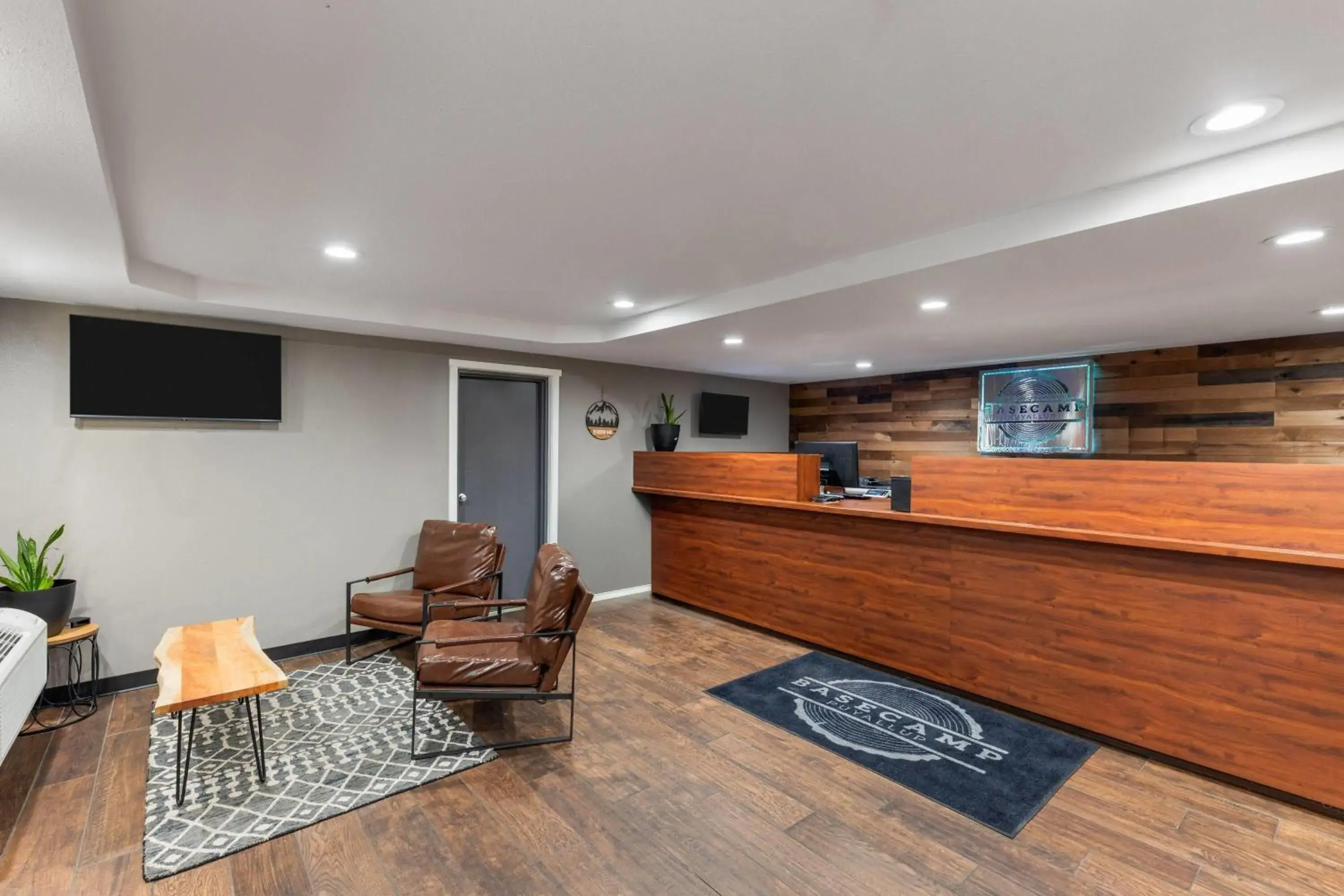 Lobby or reception in Basecamp Puyallup a Travelodge by Wyndham Lobby or reception in Basecamp Puyallup a Travelodge by Wyndham