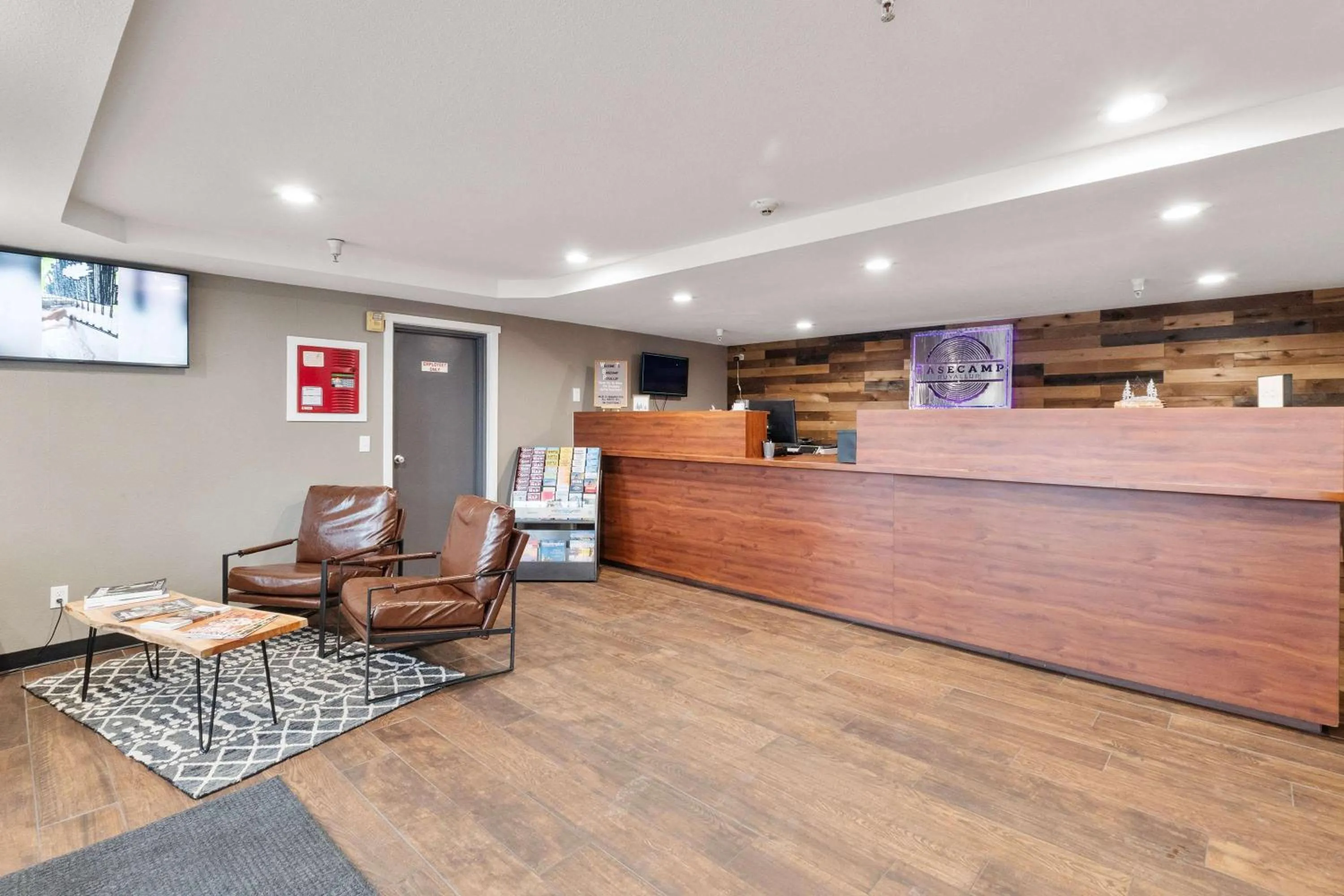 Lobby or reception in Basecamp Puyallup a Travelodge by Wyndham