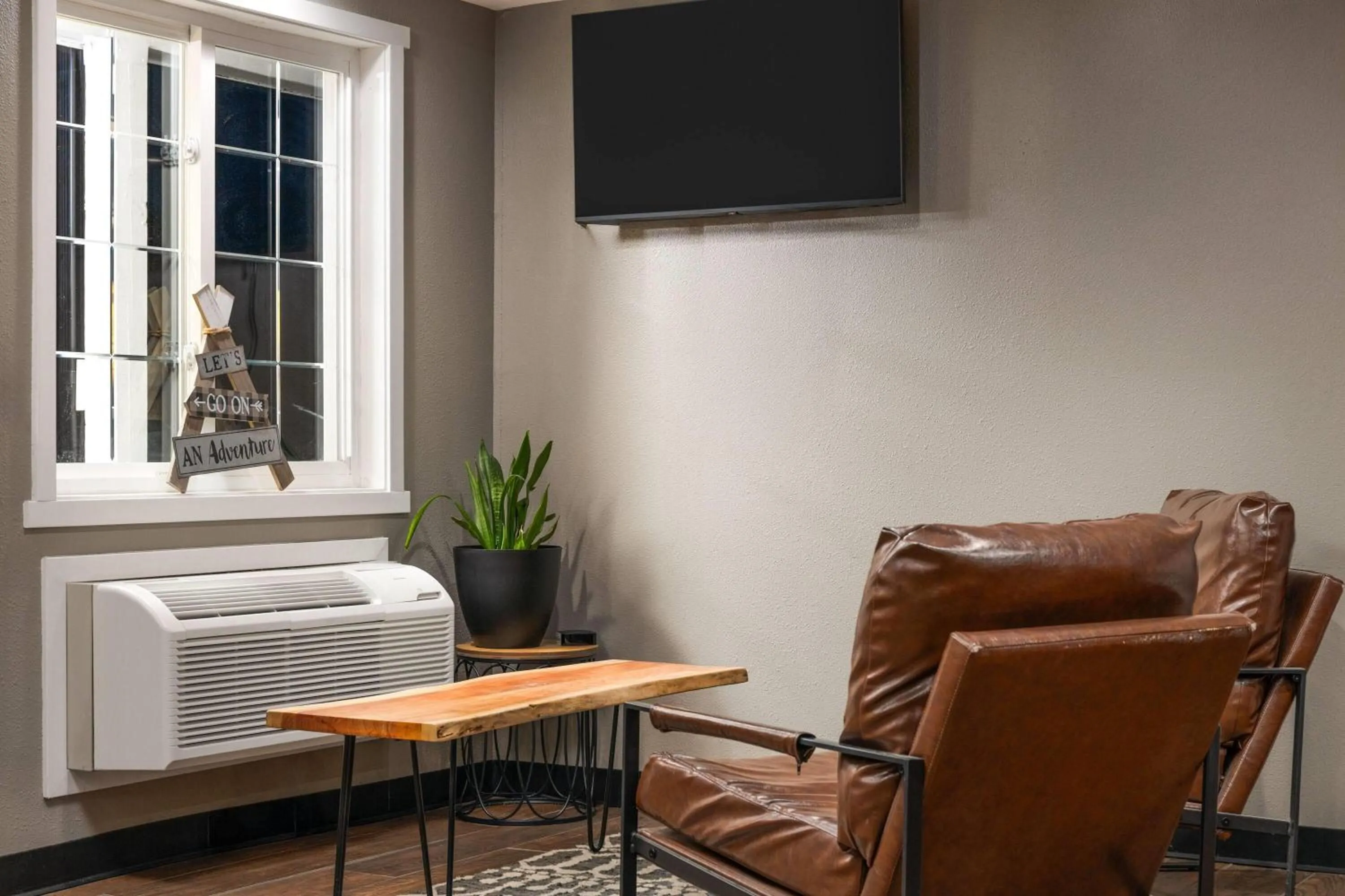 Lobby or reception in Basecamp Puyallup a Travelodge by Wyndham