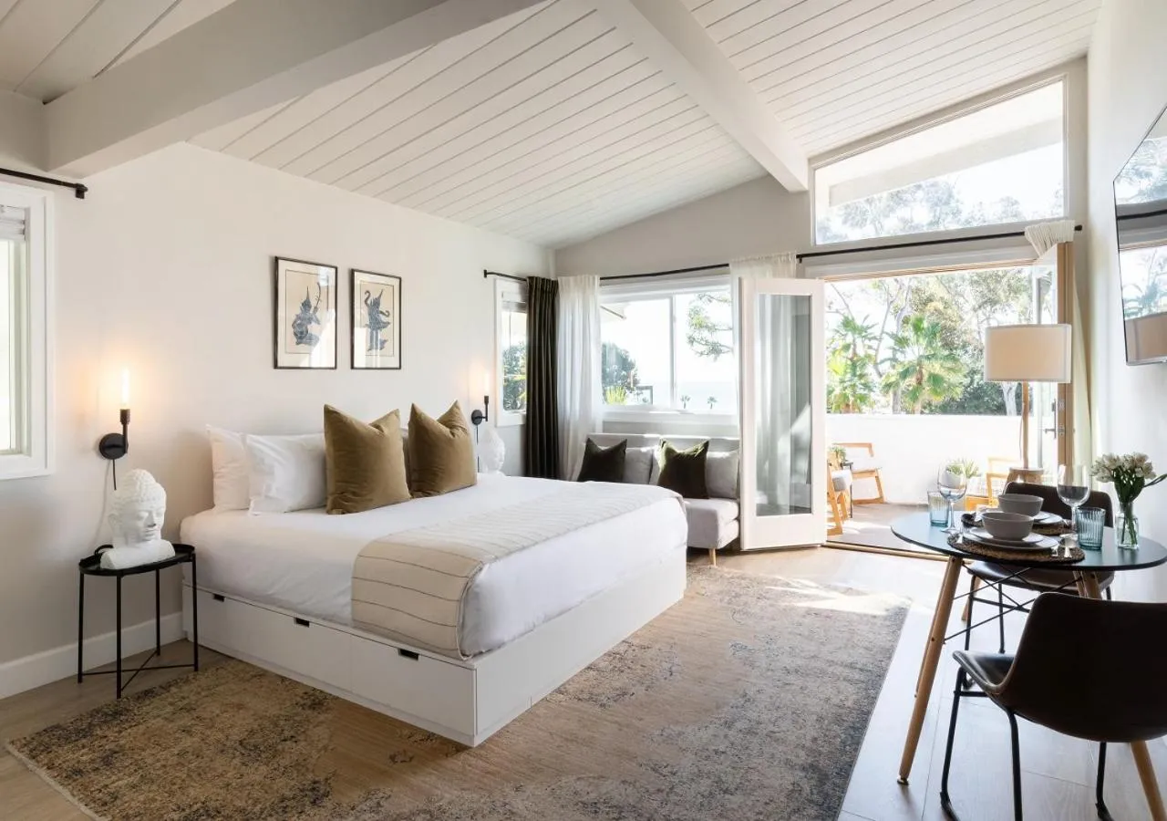Bedroom in Laguna Beach Lodge