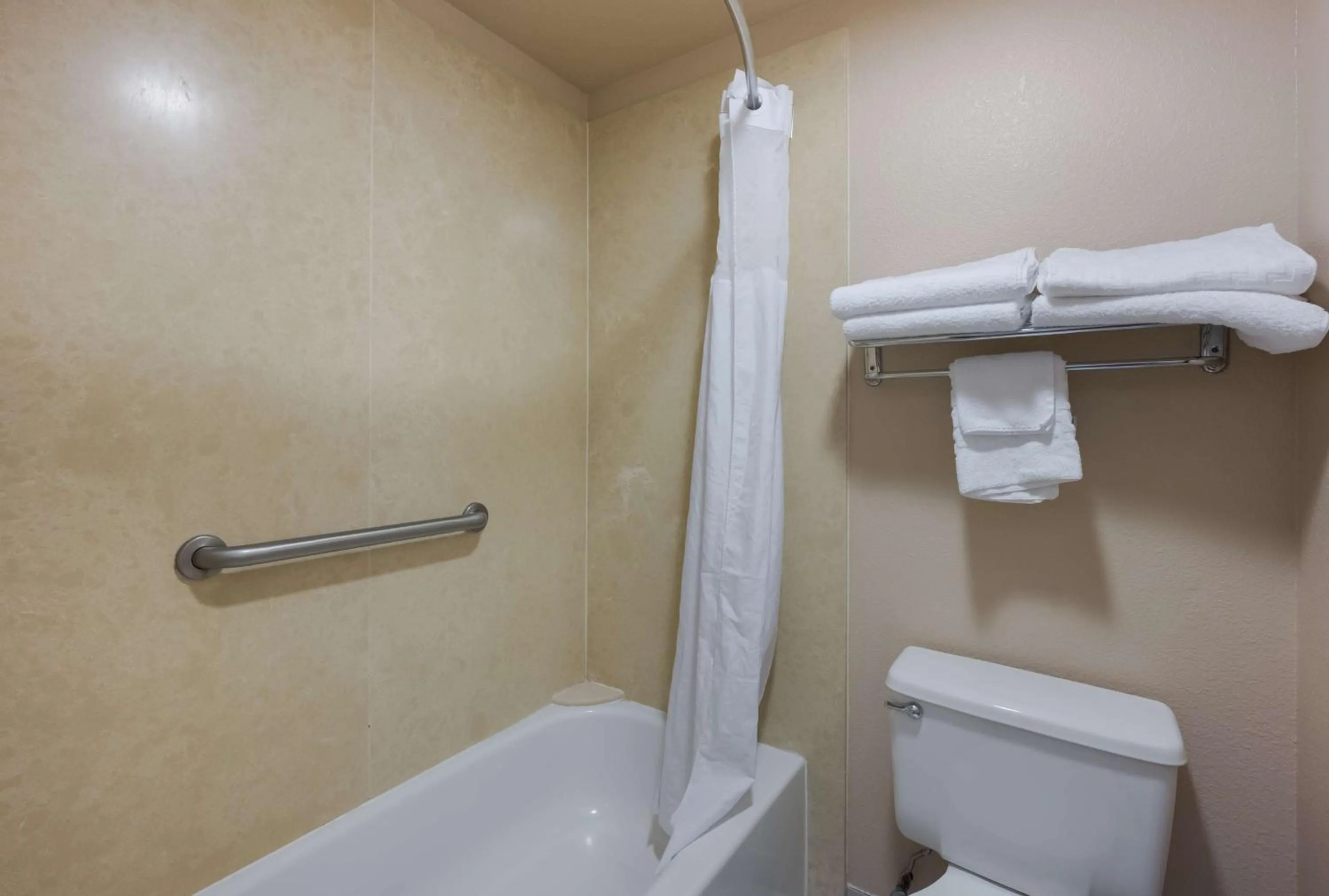 Bathroom in Best Western Bidarka Inn