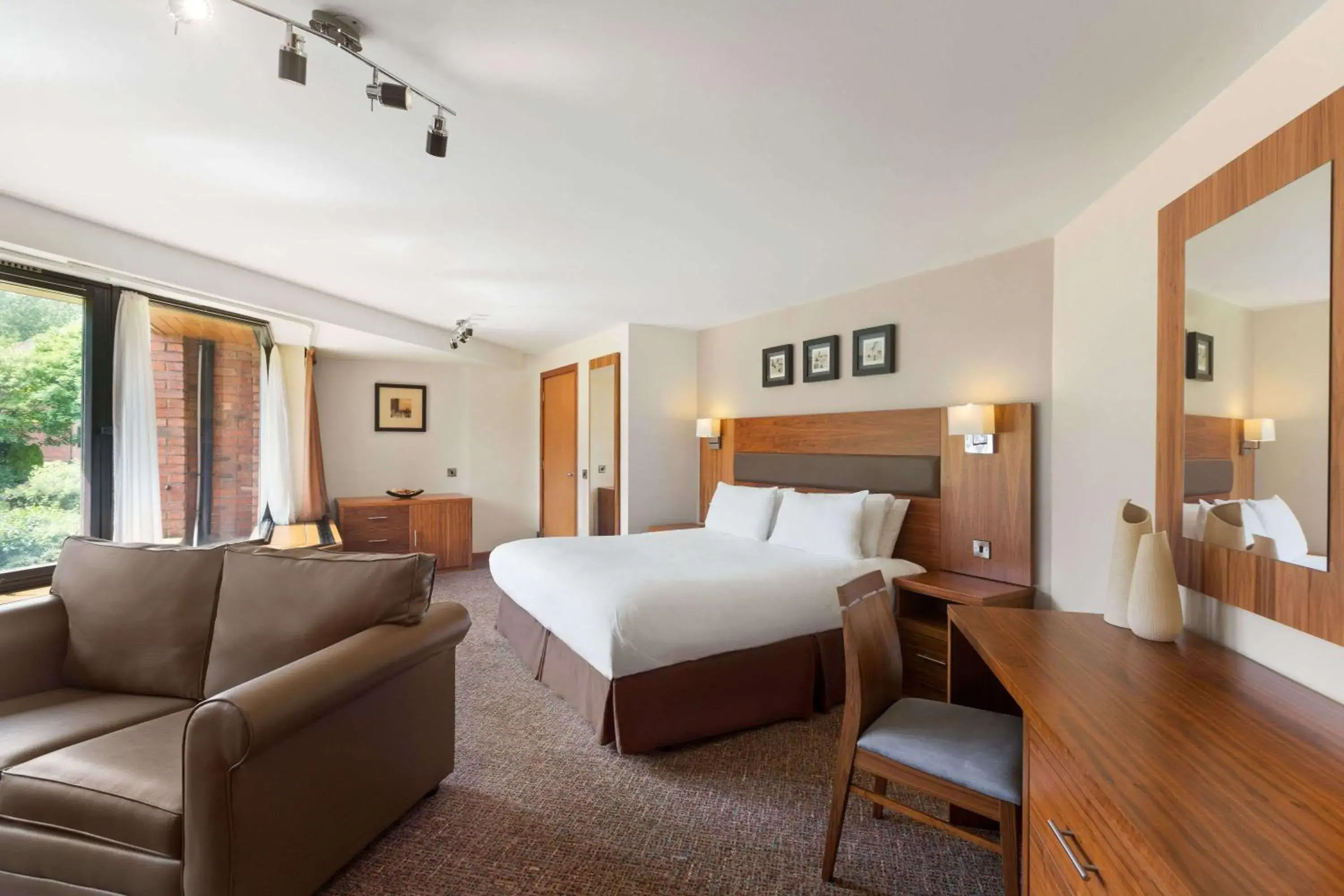 Photo of the whole room, Bed in Ramada Telford Ironbridge Photo of the whole room, Bed in Ramada Telford Ironbridge