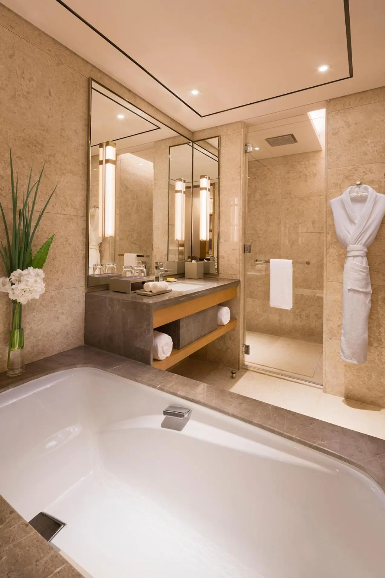 Toilet in Hyatt Regency Shenzhen Airport