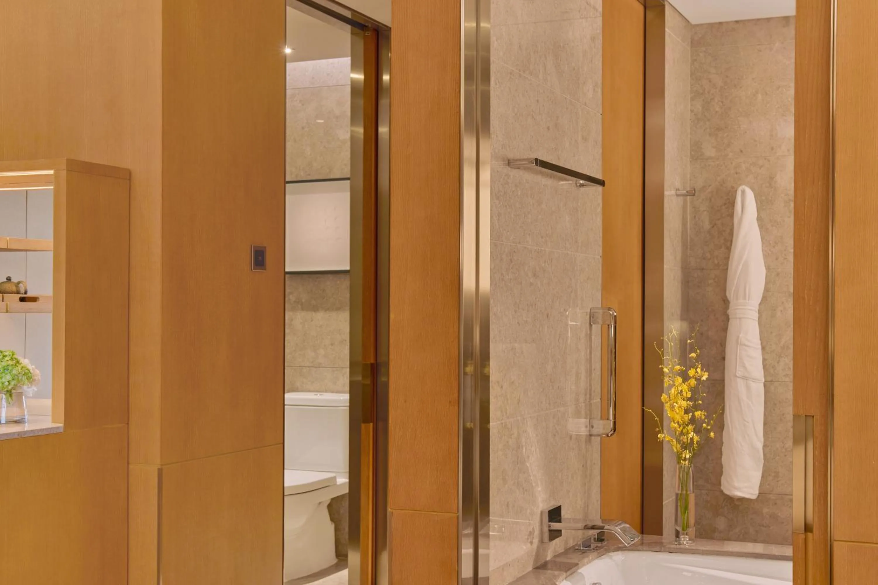 Shower in Hyatt Regency Shenzhen Airport