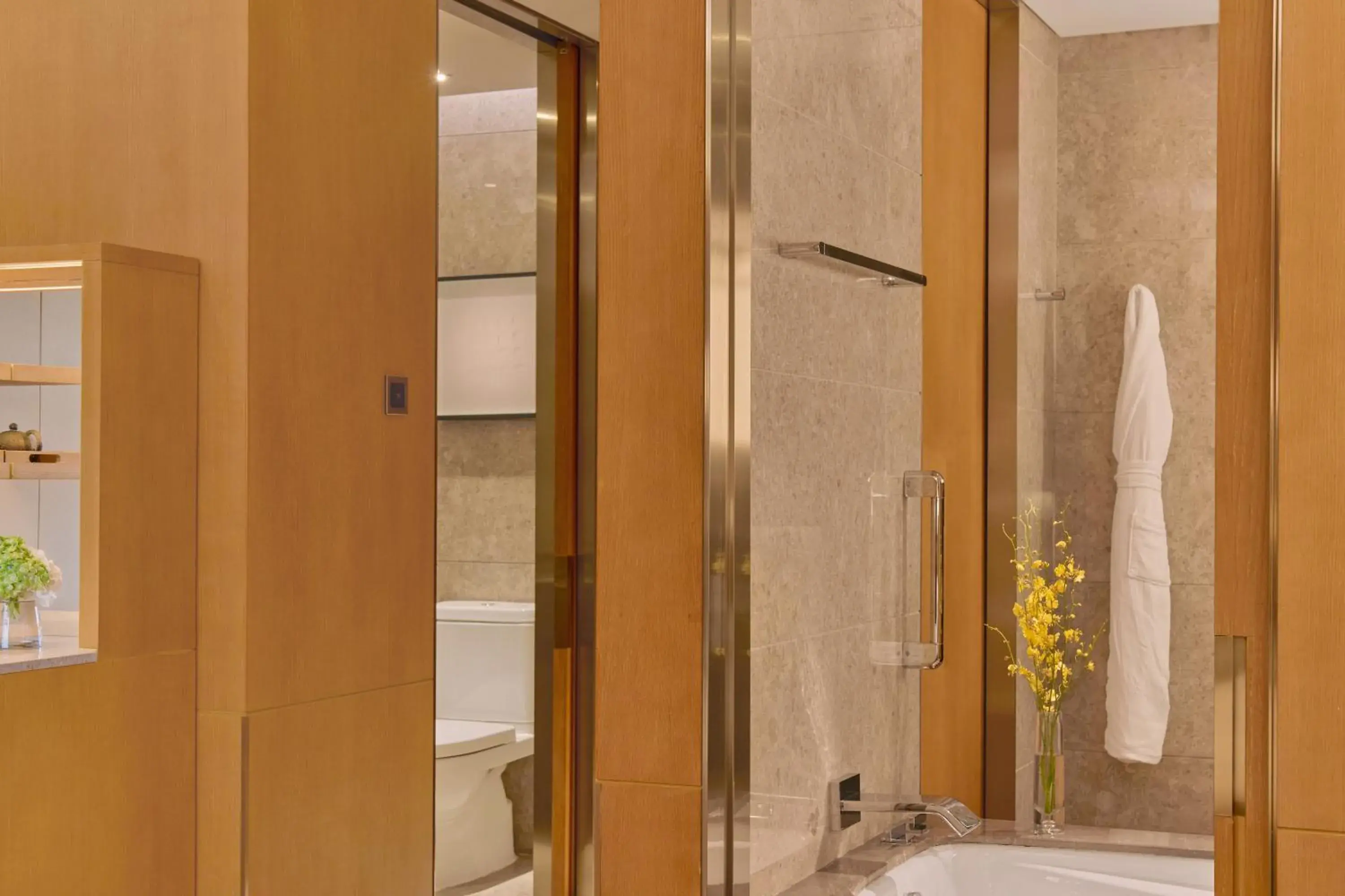 King Room in Hyatt Regency Shenzhen Airport King Room in Hyatt Regency Shenzhen Airport