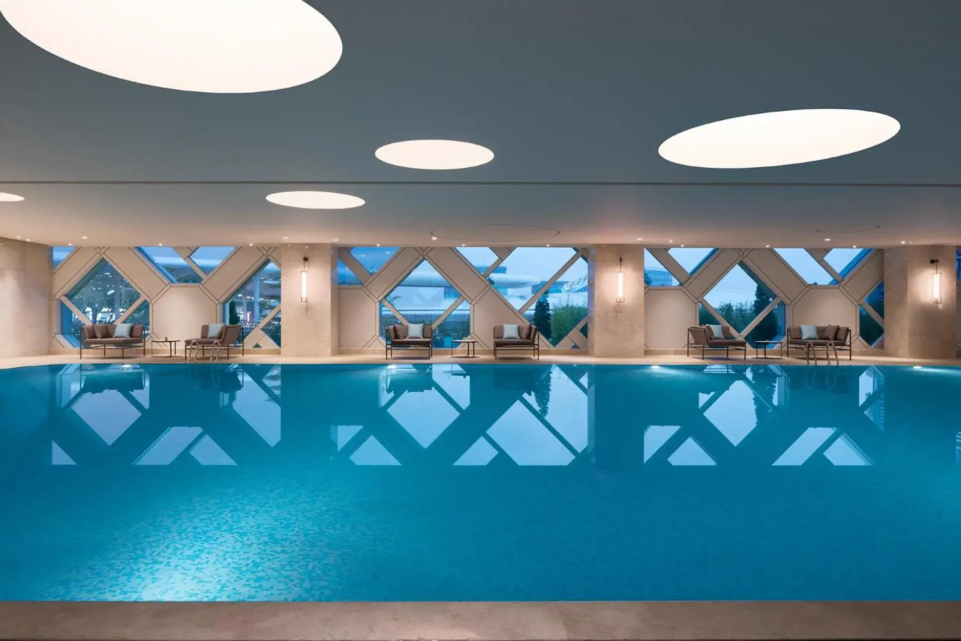 Swimming pool in Hyatt Regency Shenzhen Airport Swimming pool in Hyatt Regency Shenzhen Airport