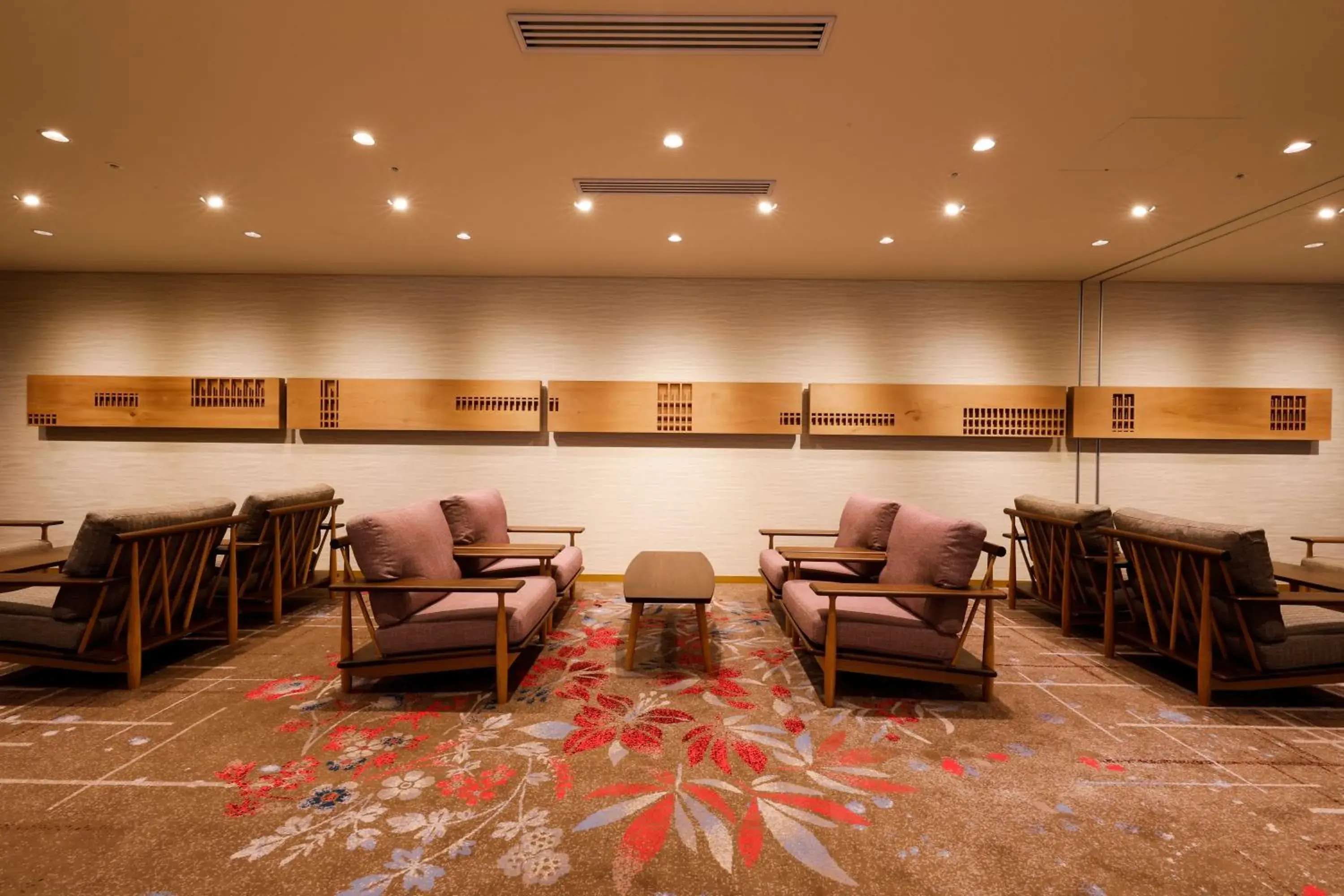 Lobby or reception in Hida Takayama Onsen Takayama Green Hotel - KEIO GROUP HOTELS - Lobby or reception in Hida Takayama Onsen Takayama Green Hotel - KEIO GROUP HOTELS -