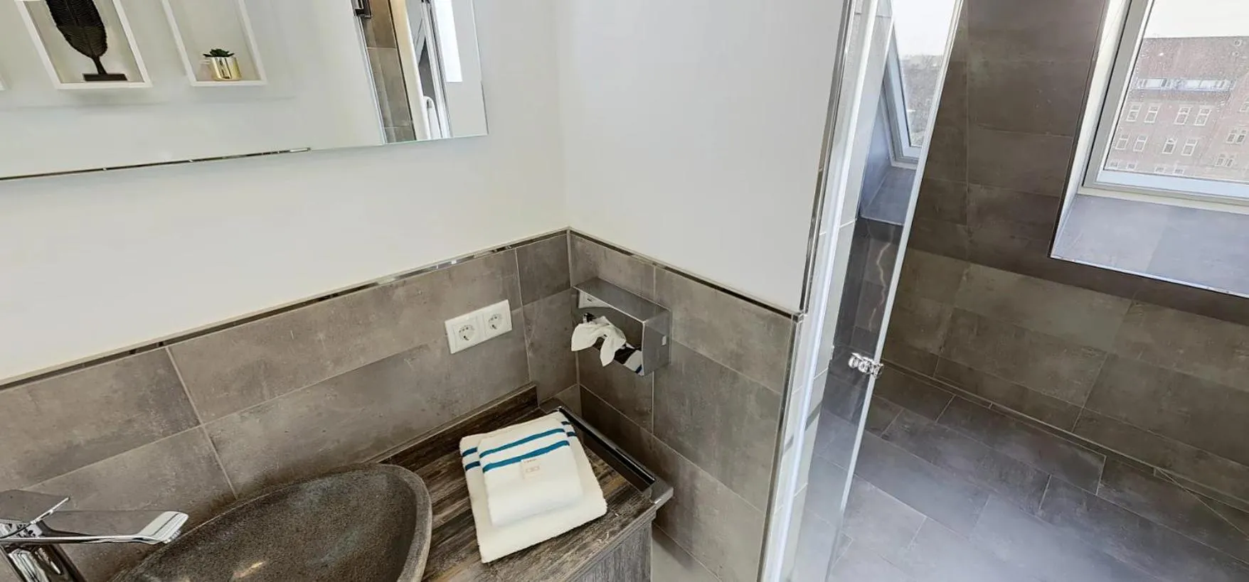 Bathroom in Boardinghouse Emden