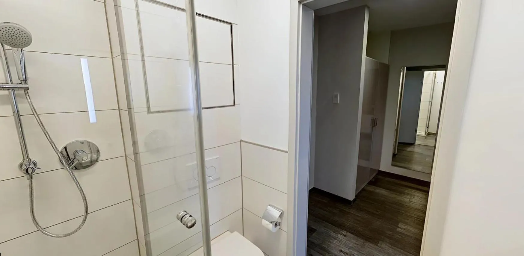 Bathroom in Boardinghouse Emden