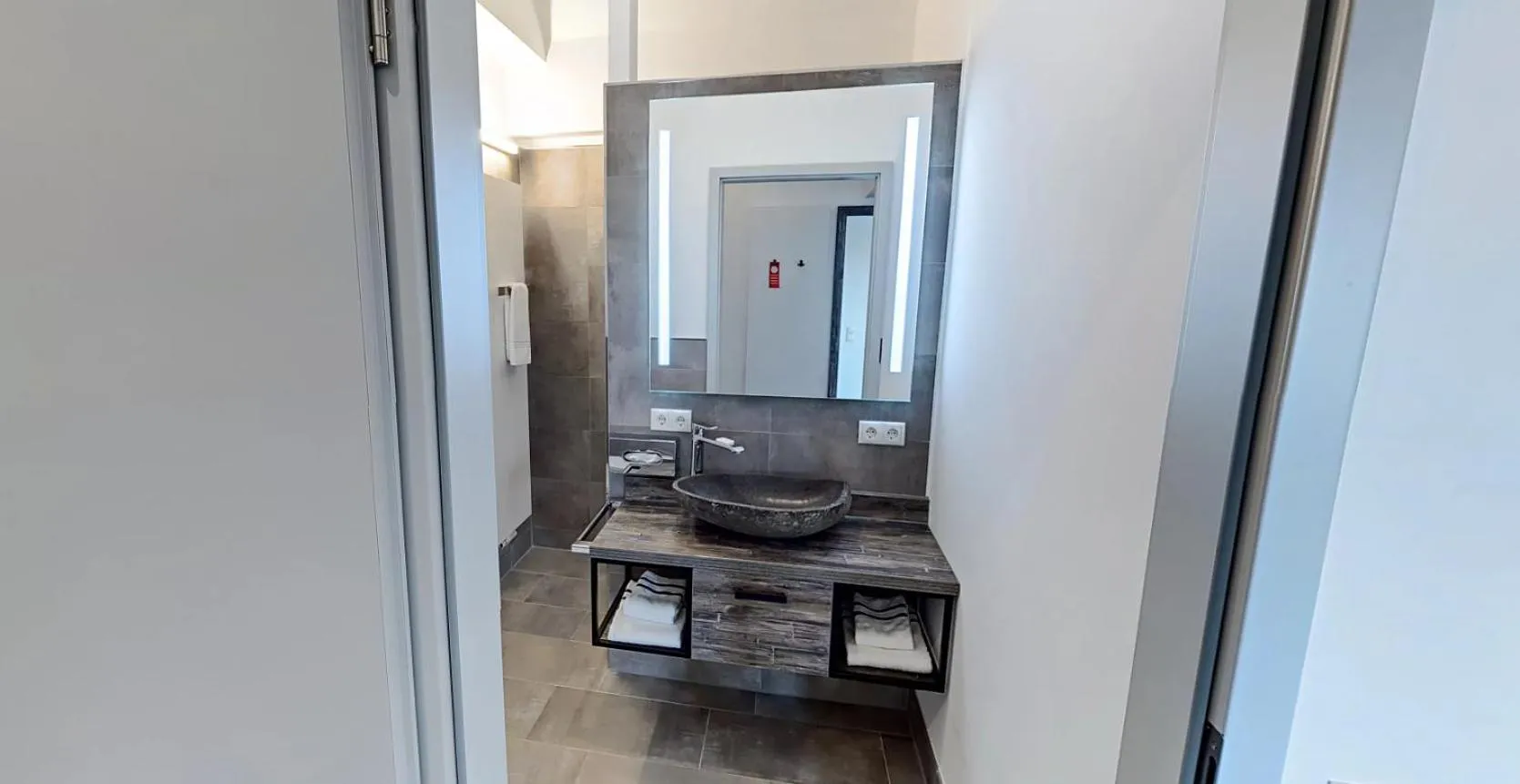 Bathroom in Boardinghouse Emden