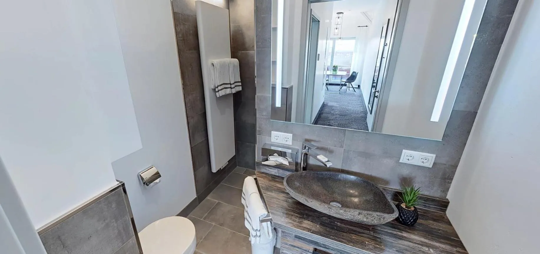 Bathroom in Boardinghouse Emden