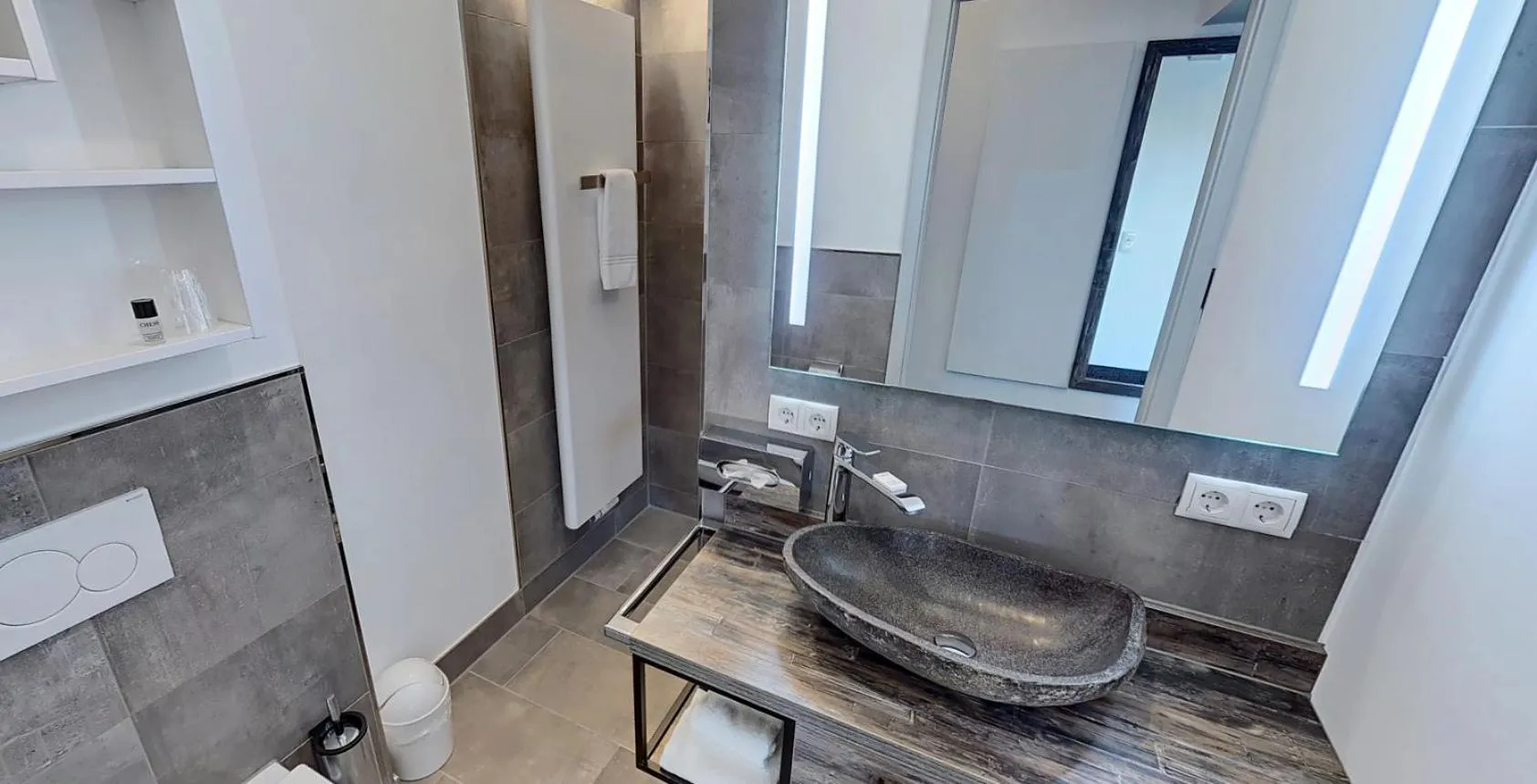 Bathroom in Boardinghouse Emden