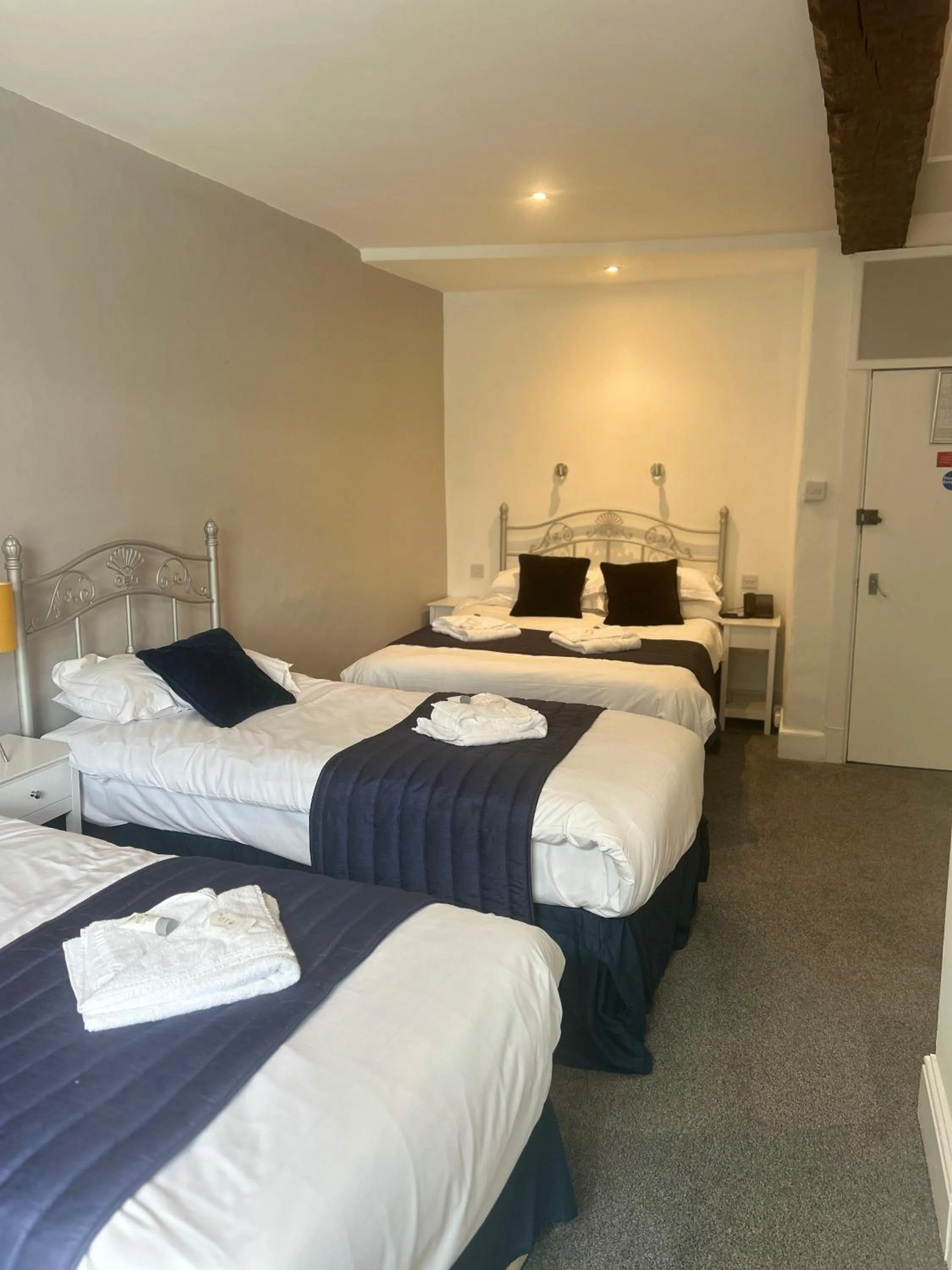 Photo of the whole room, Bed in The Beaufort Hotel