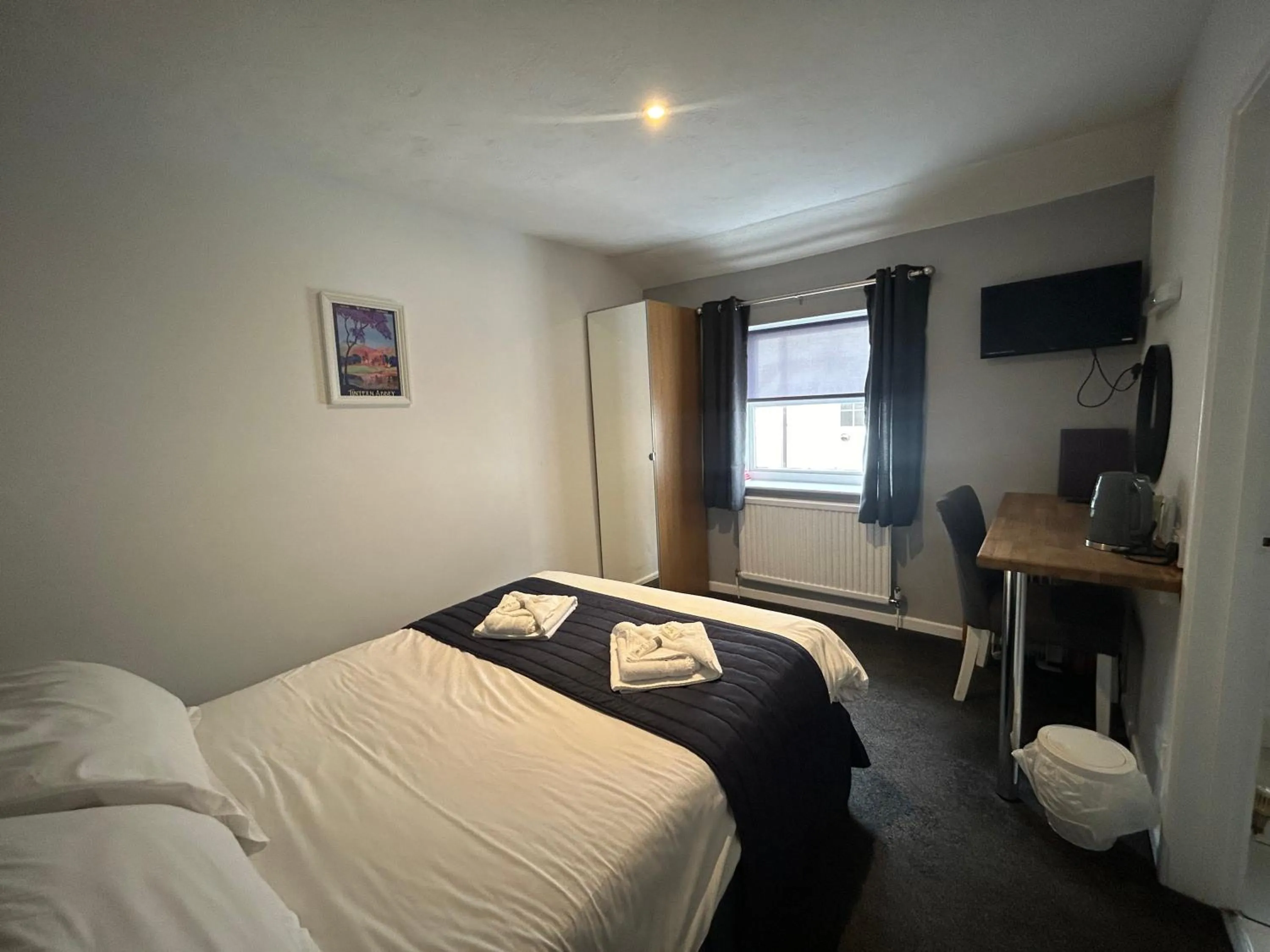 Photo of the whole room, Bed in The Beaufort Hotel