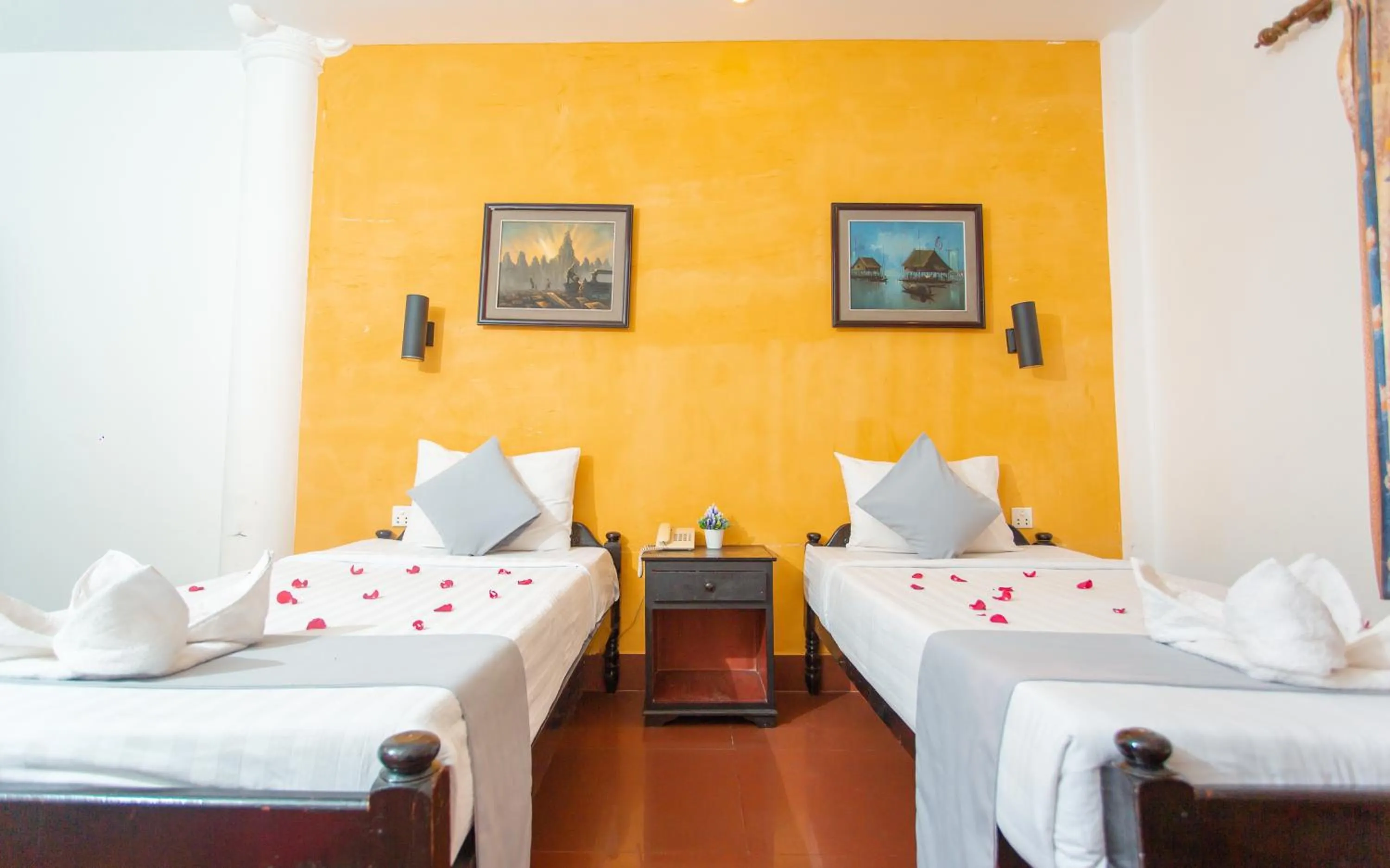 Bed in Best Central Point Hotel