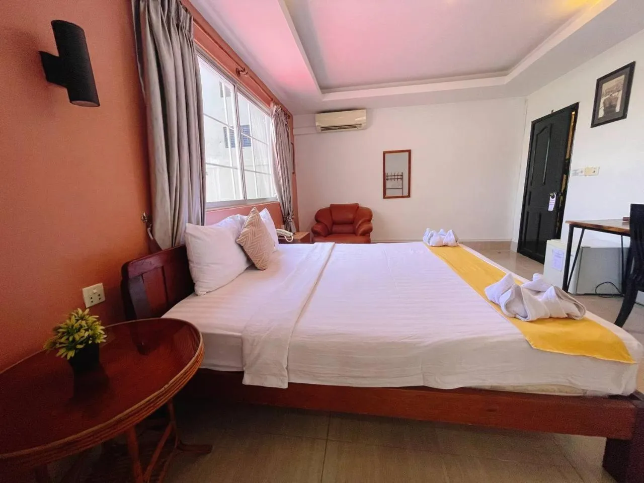 Bedroom, Bed in Best Central Point Hotel