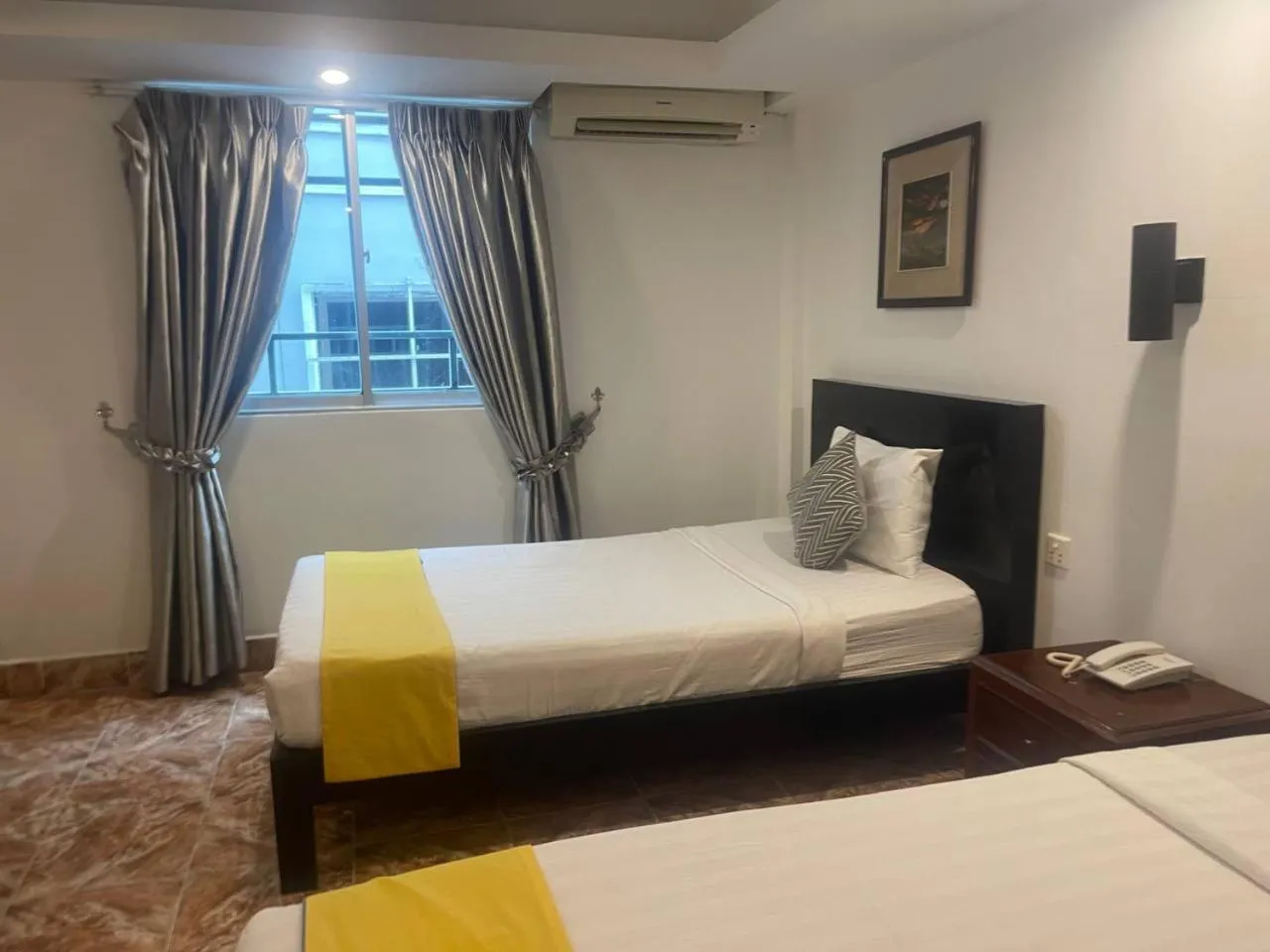 Bedroom, Bed in Best Central Point Hotel