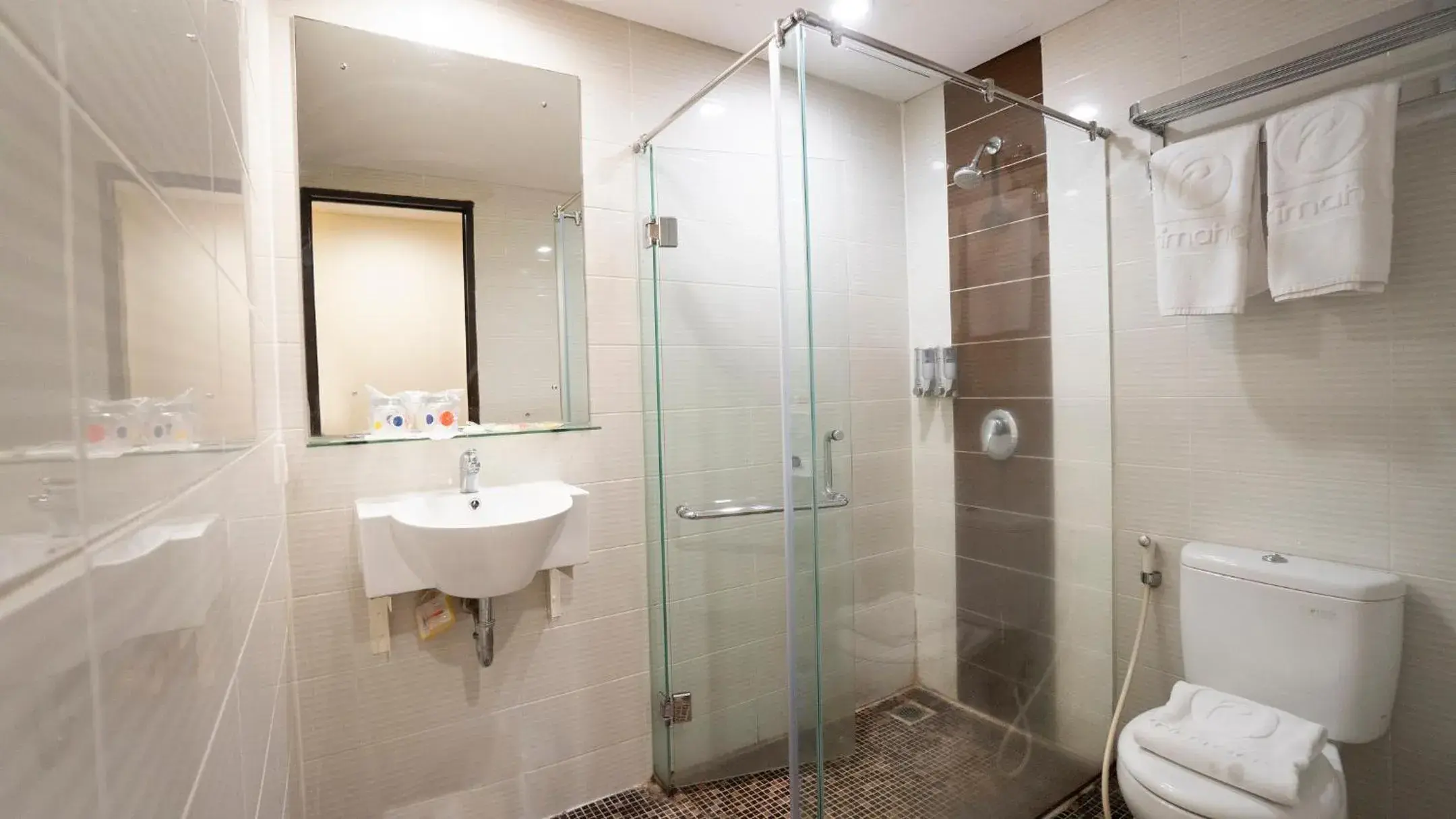 Superior Twin Room with No Window in d'primahotel Airport Jakarta 2 Superior Twin Room with No Window in d'primahotel Airport Jakarta 2