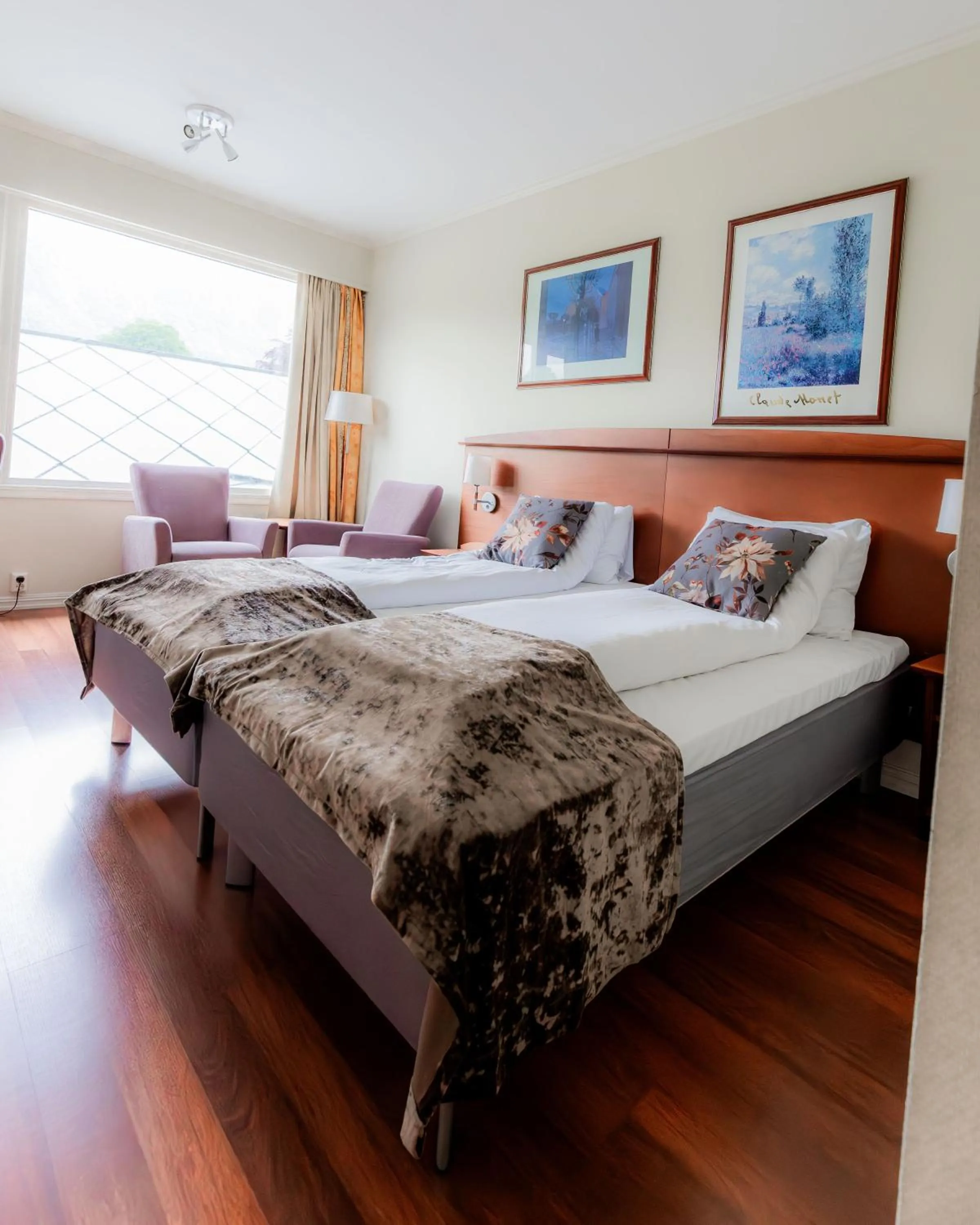 Bed in Rosendal Fjordhotel