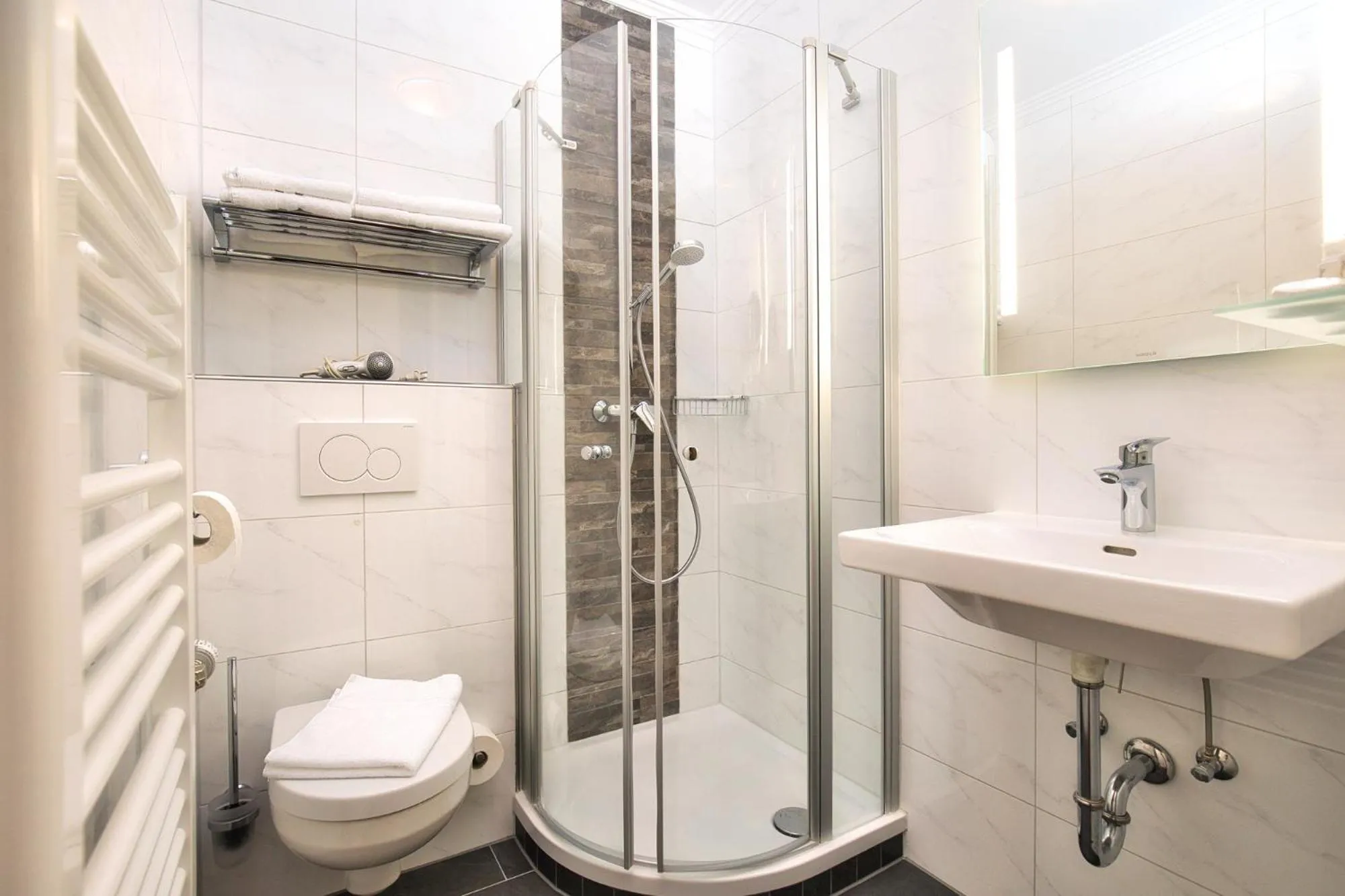 Toilet in Hotel zum Hirschen