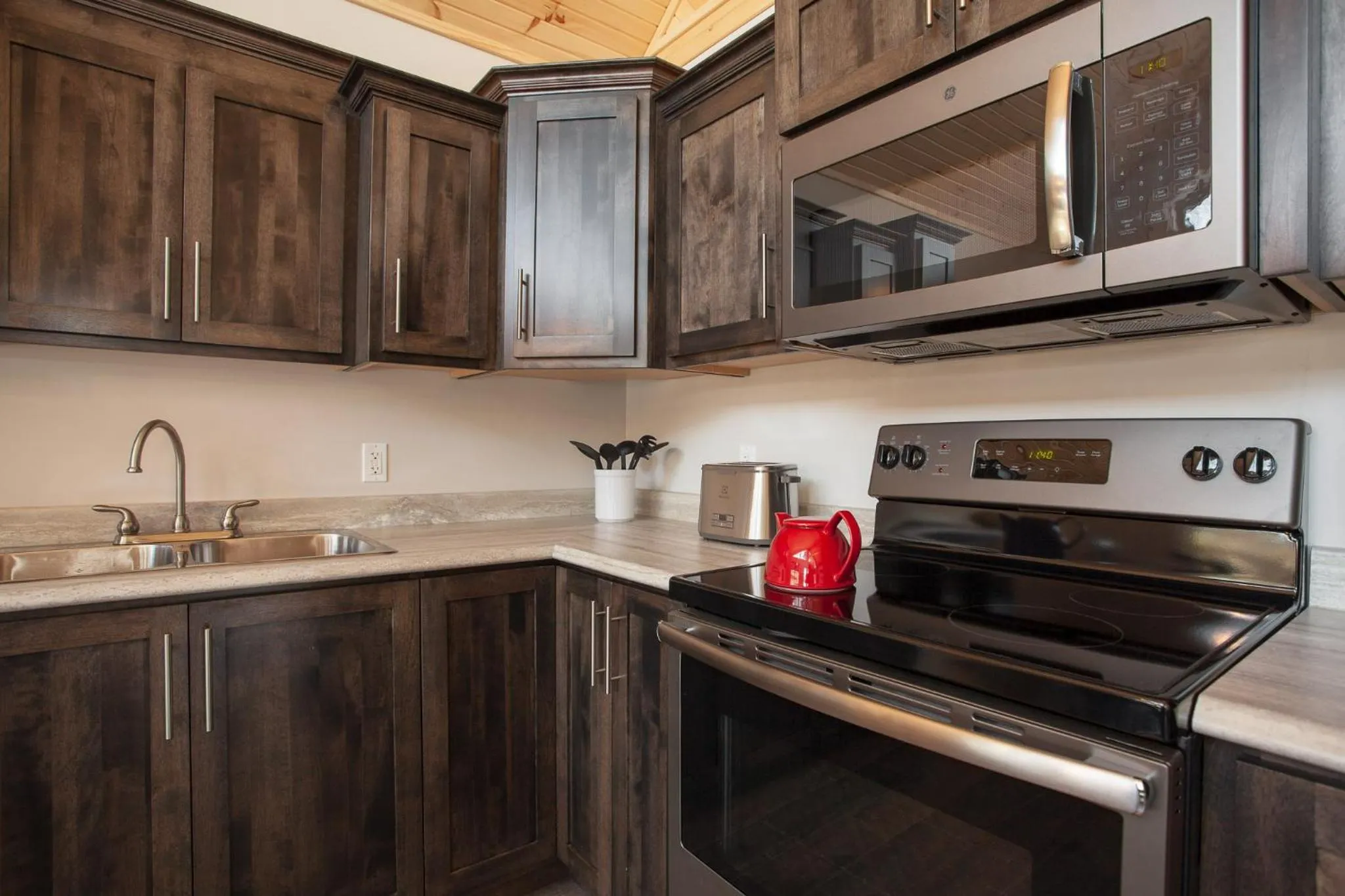 Coffee/tea facilities in Indian Falls Chalets