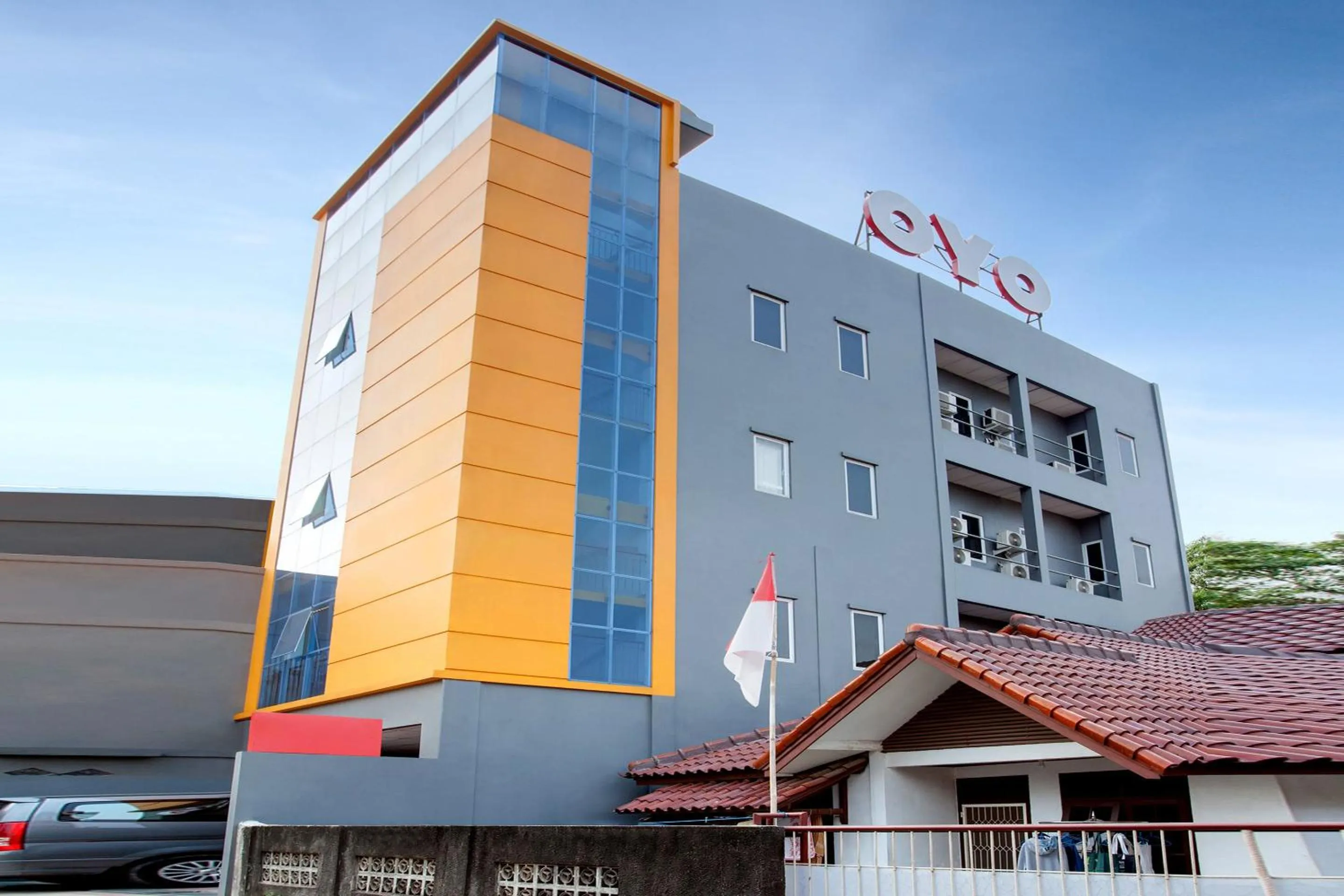 Facade/entrance in Hotel O Sarkawi Residence