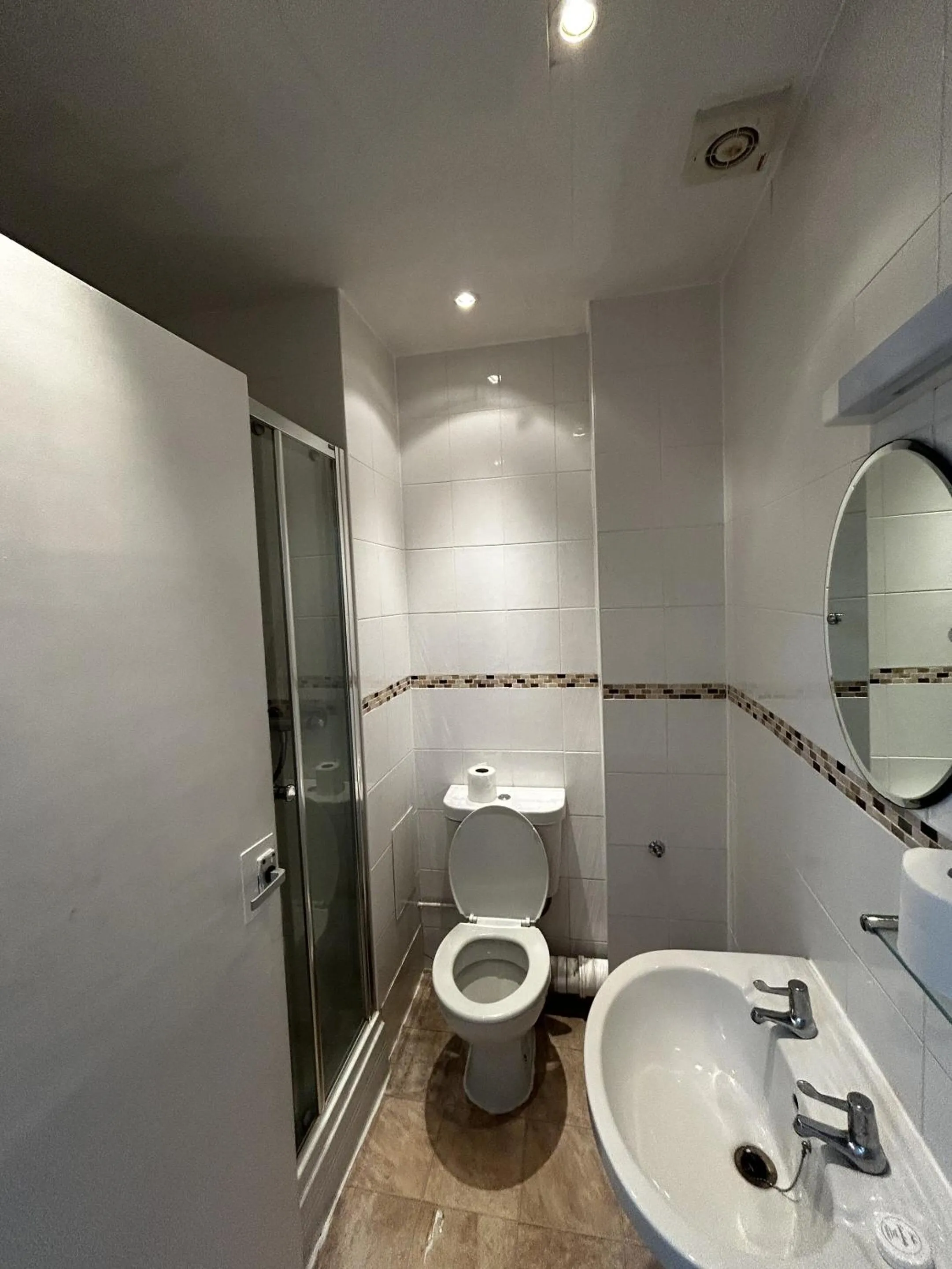 Bathroom in New Birchfield Hotel