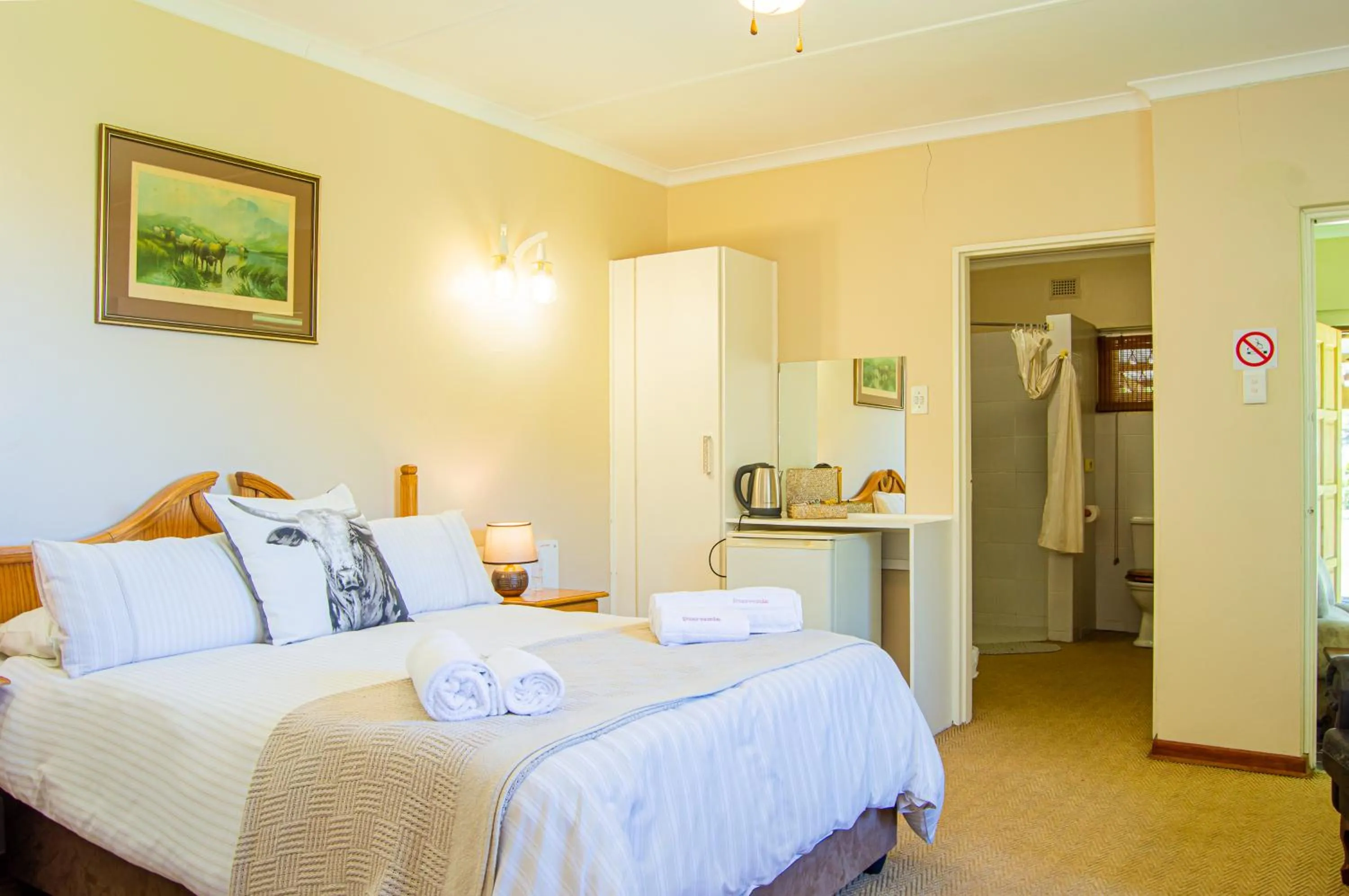 Bedroom, Bed in Dunroamin Bed and Breakfast