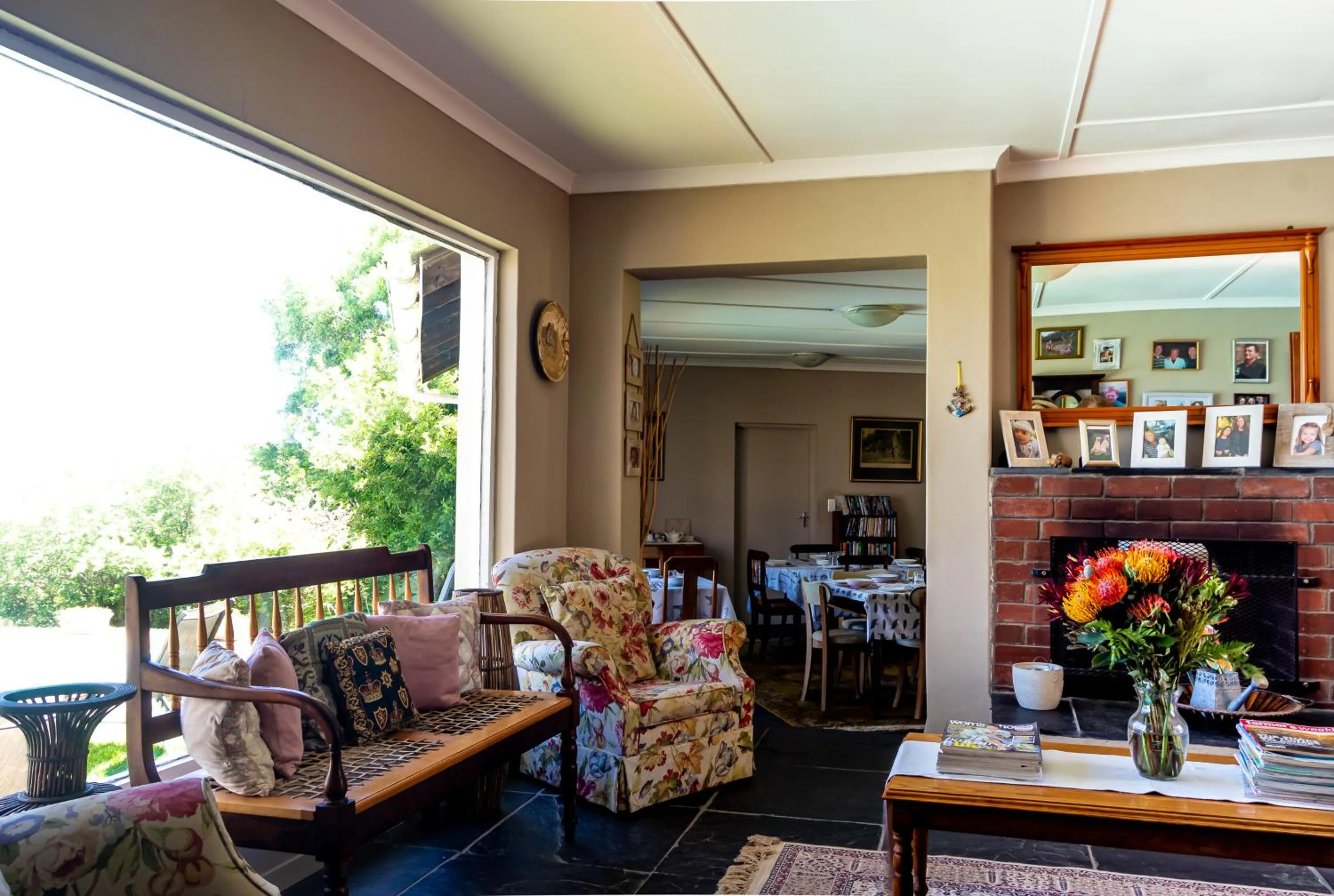 Text overlay in Dunroamin Bed and Breakfast