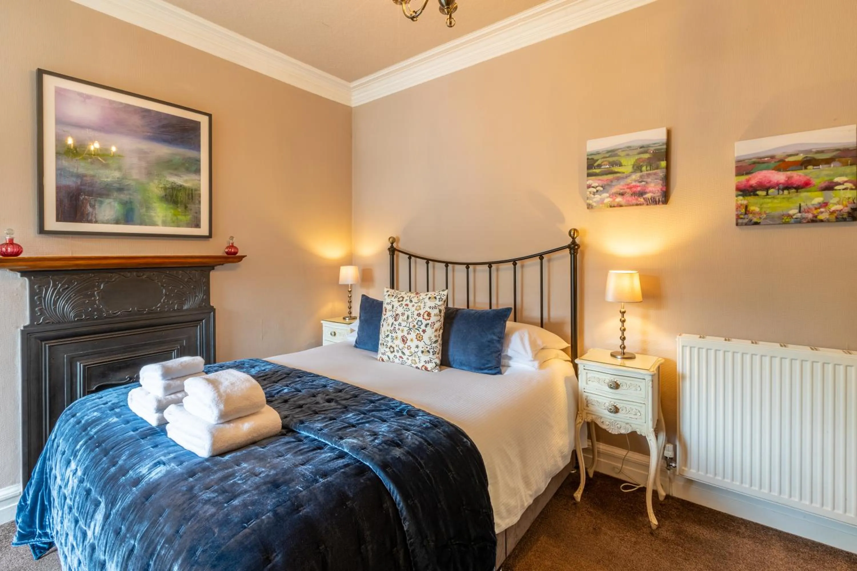 Bedroom, Bed in Oakfold House