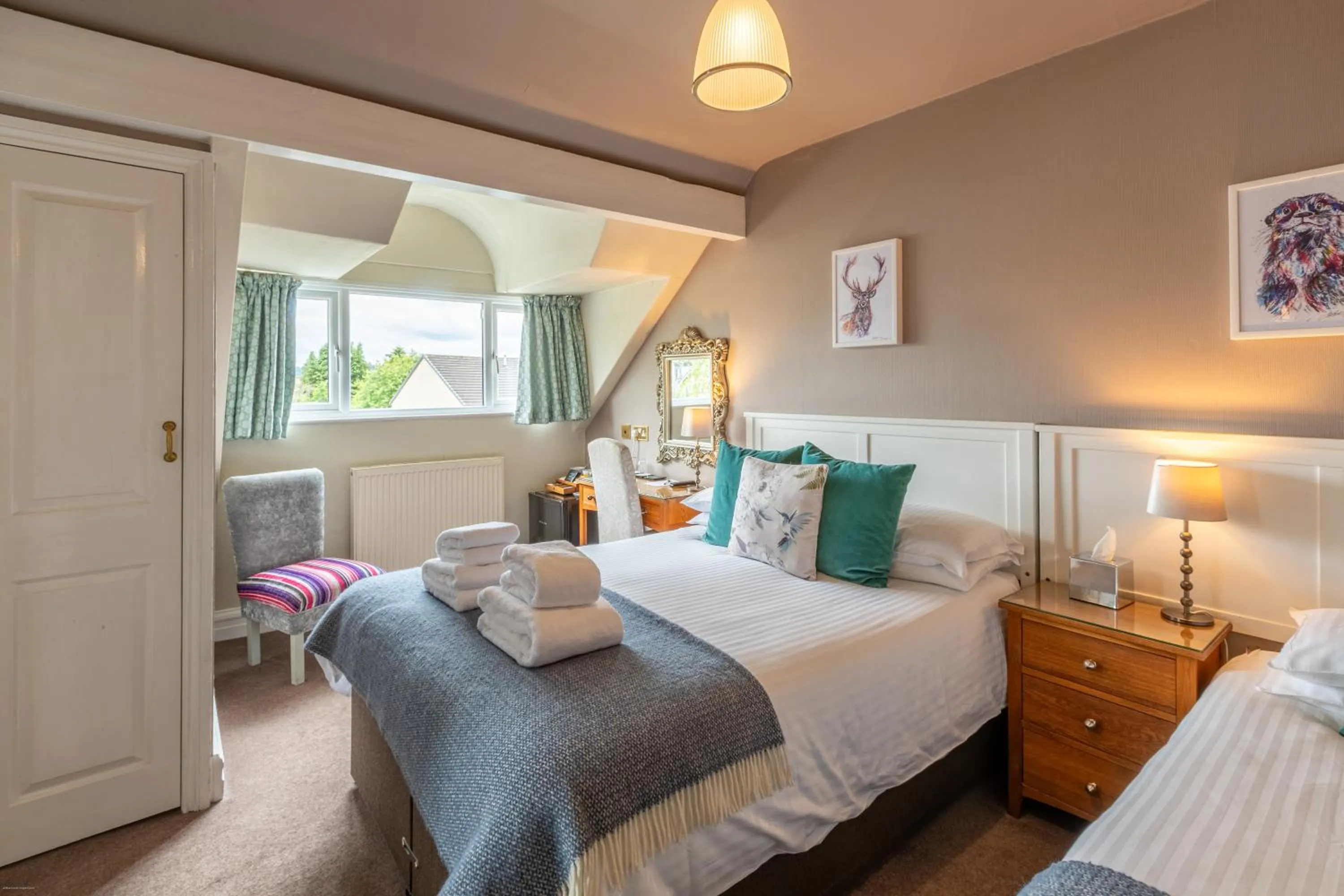 Bedroom, Bed in Oakfold House