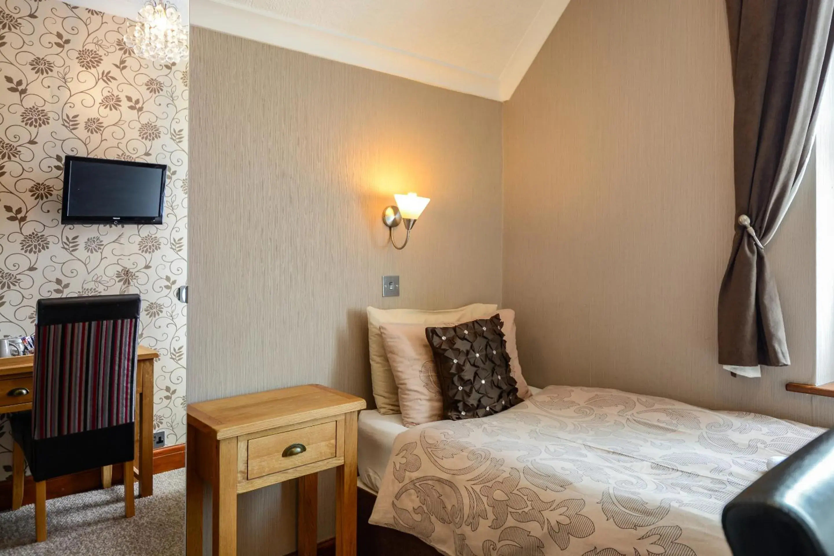 Bedroom, Bed in Tanes Hotel Bedroom, Bed in Tanes Hotel