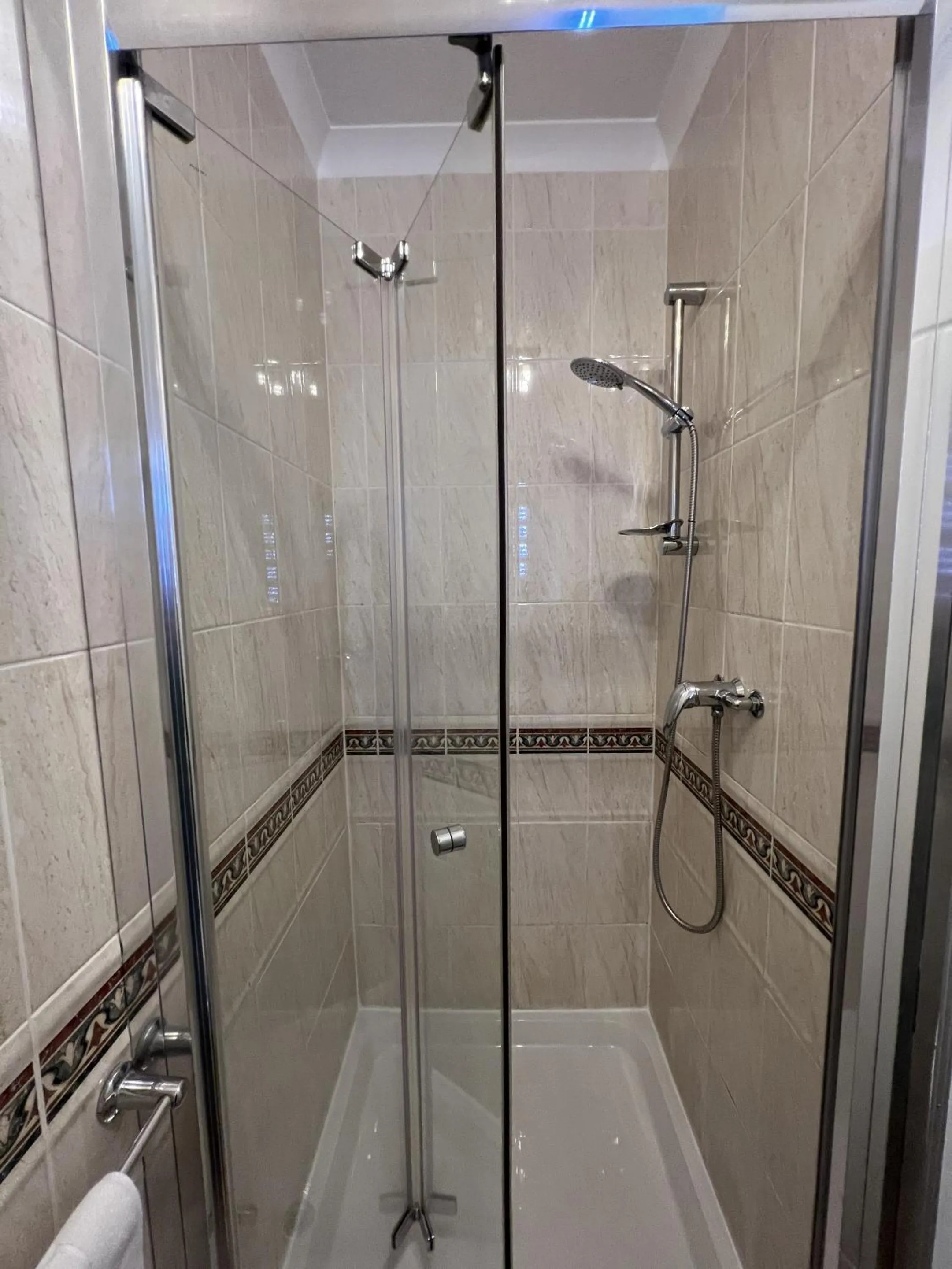 Bathroom in Tanes Hotel