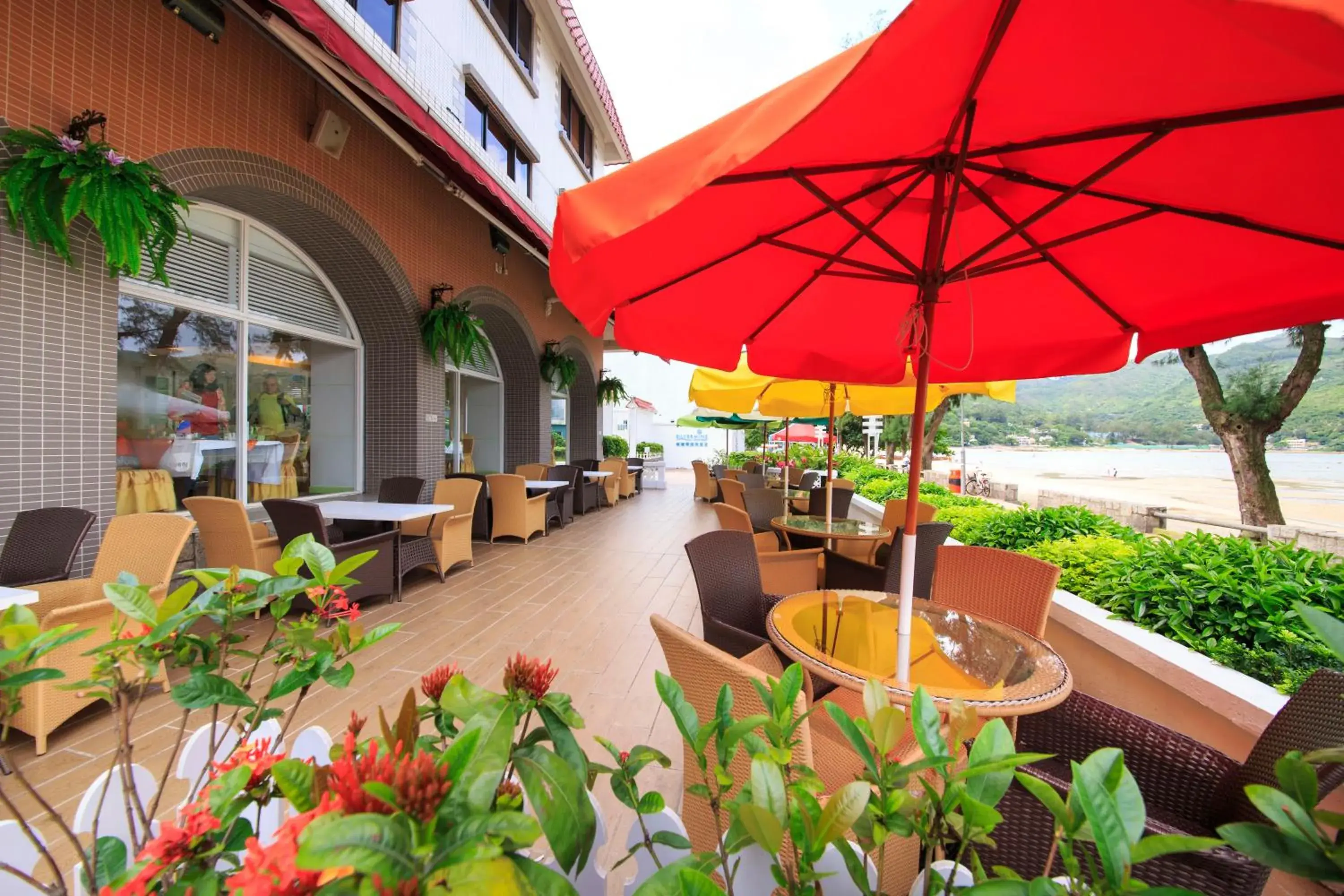 Restaurant/places to eat in Silvermine Beach Resort Restaurant/places to eat in Silvermine Beach Resort