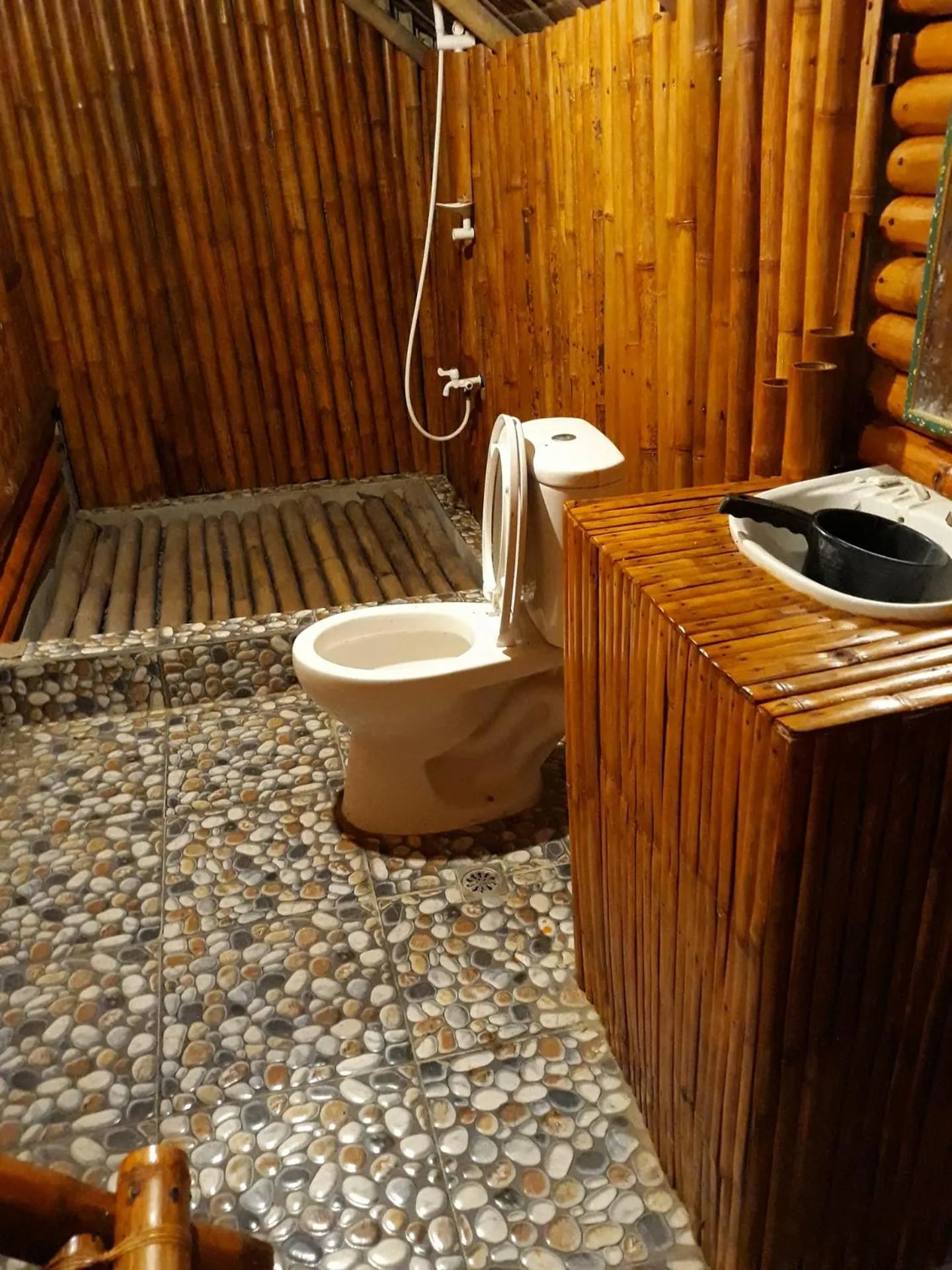 Toilet in Magindara Guesthouse