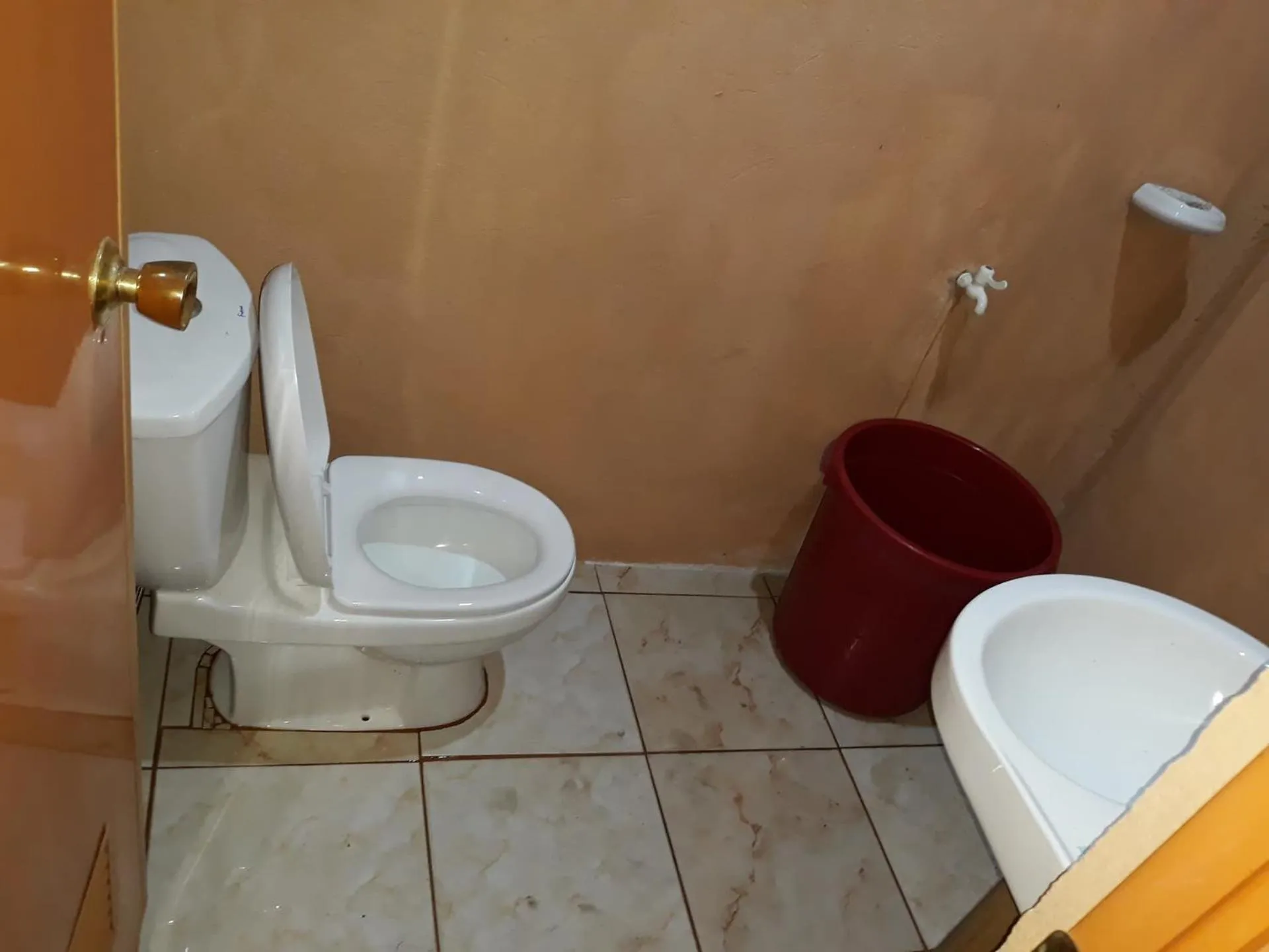 Toilet in Magindara Guesthouse