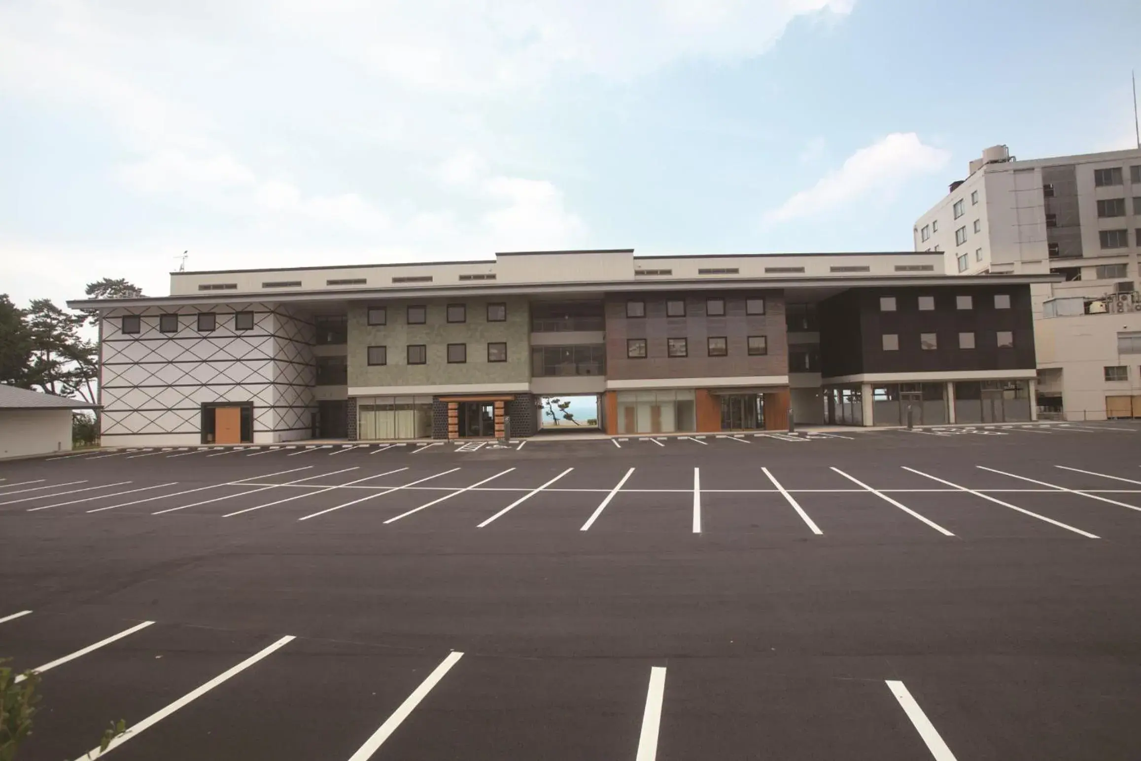 Property building in Bayside Square Kaike Hotel Property building in Bayside Square Kaike Hotel