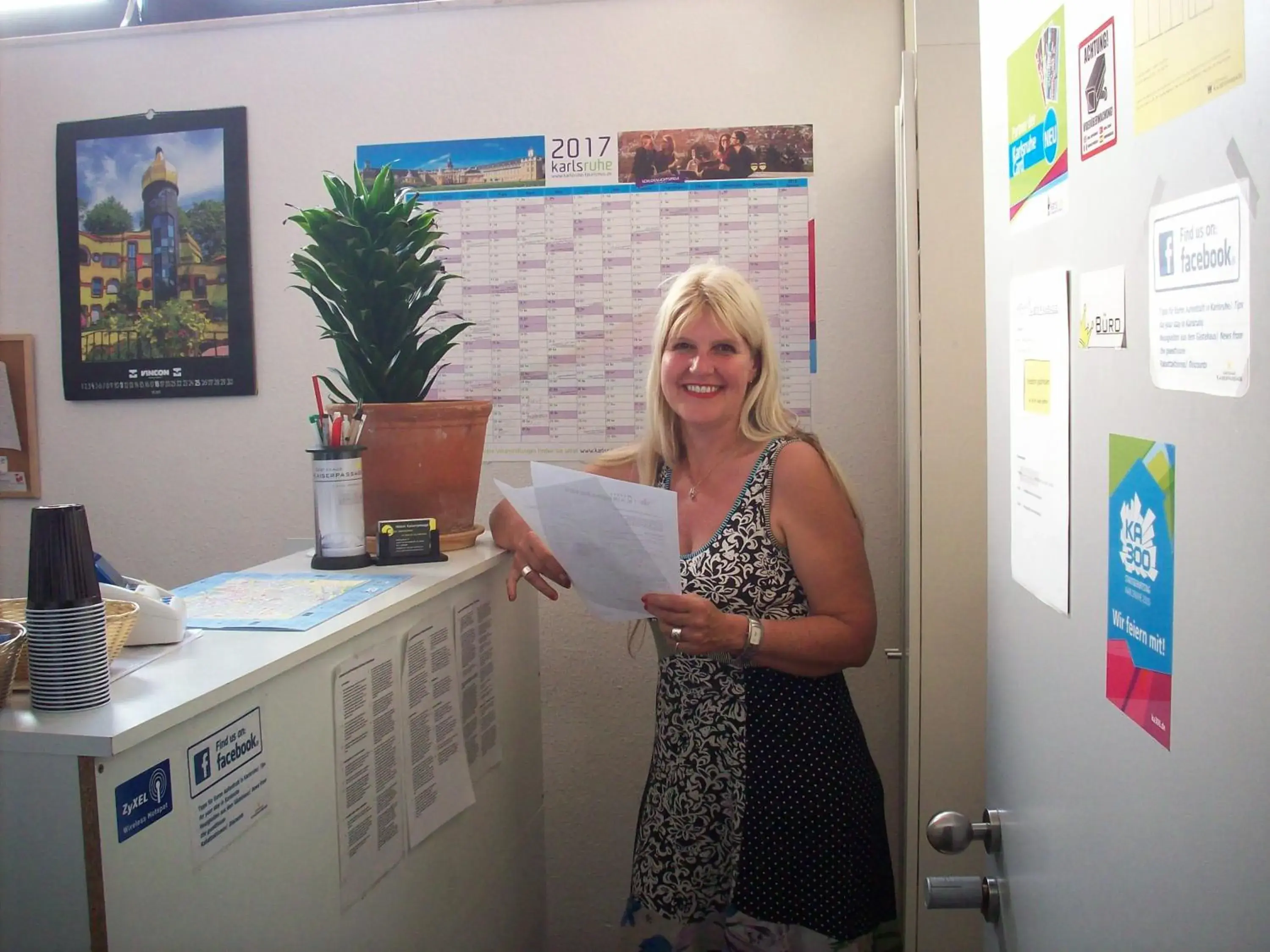 Quadruple Room for 3 Adults in Hostel Gästehaus Kaiserpassage- Ihr Cityhostel Quadruple Room for 3 Adults in Hostel Gästehaus Kaiserpassage- Ihr Cityhostel