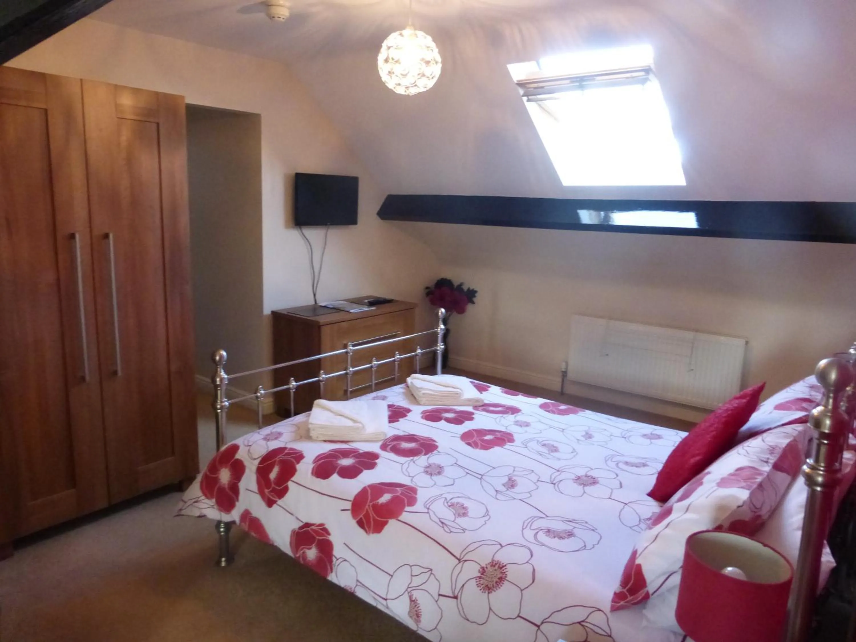 Bedroom, Bed in Launceston Villa