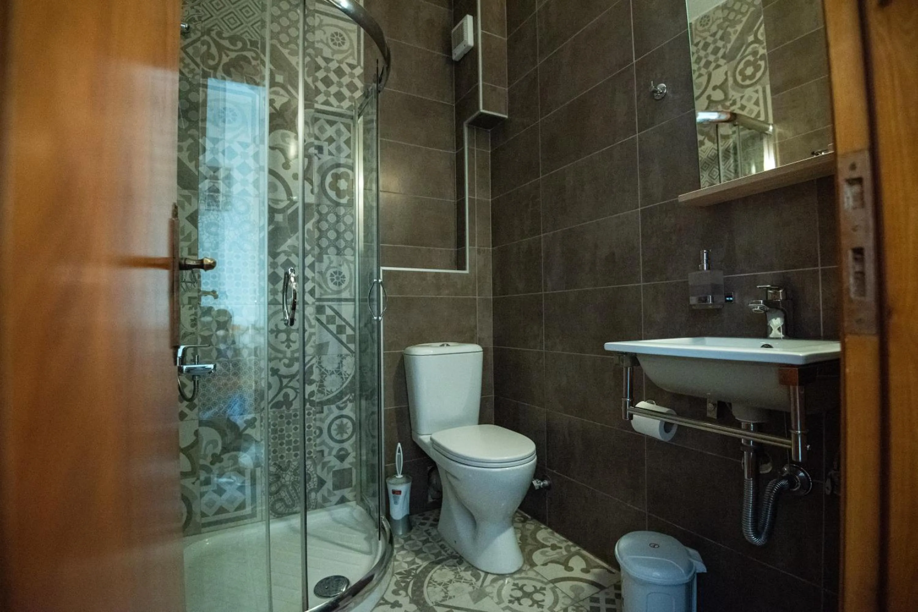 Shower in Domus Inn