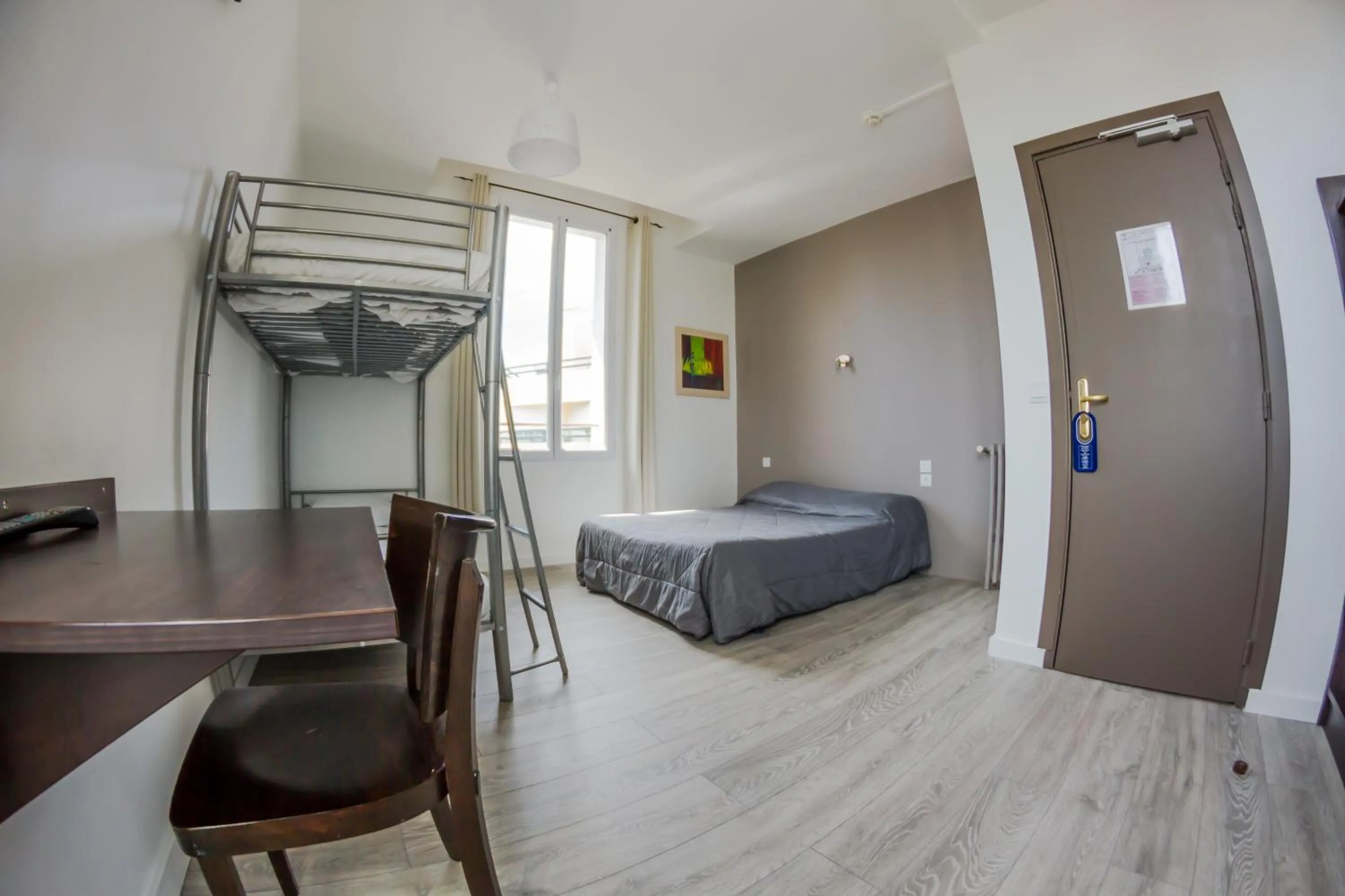 Photo of the whole room in Hôtel Trianon