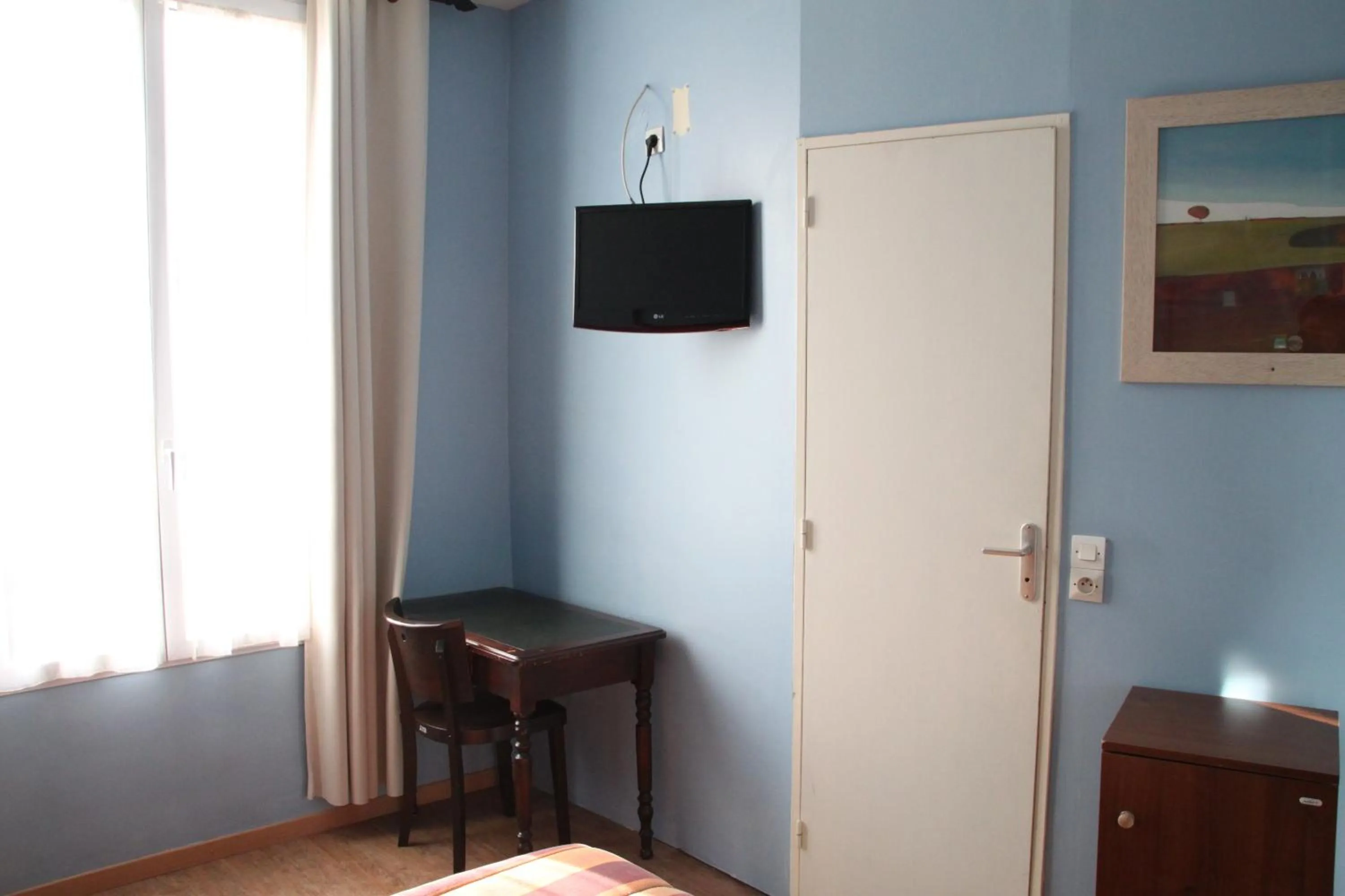 TV and multimedia in Hôtel Trianon