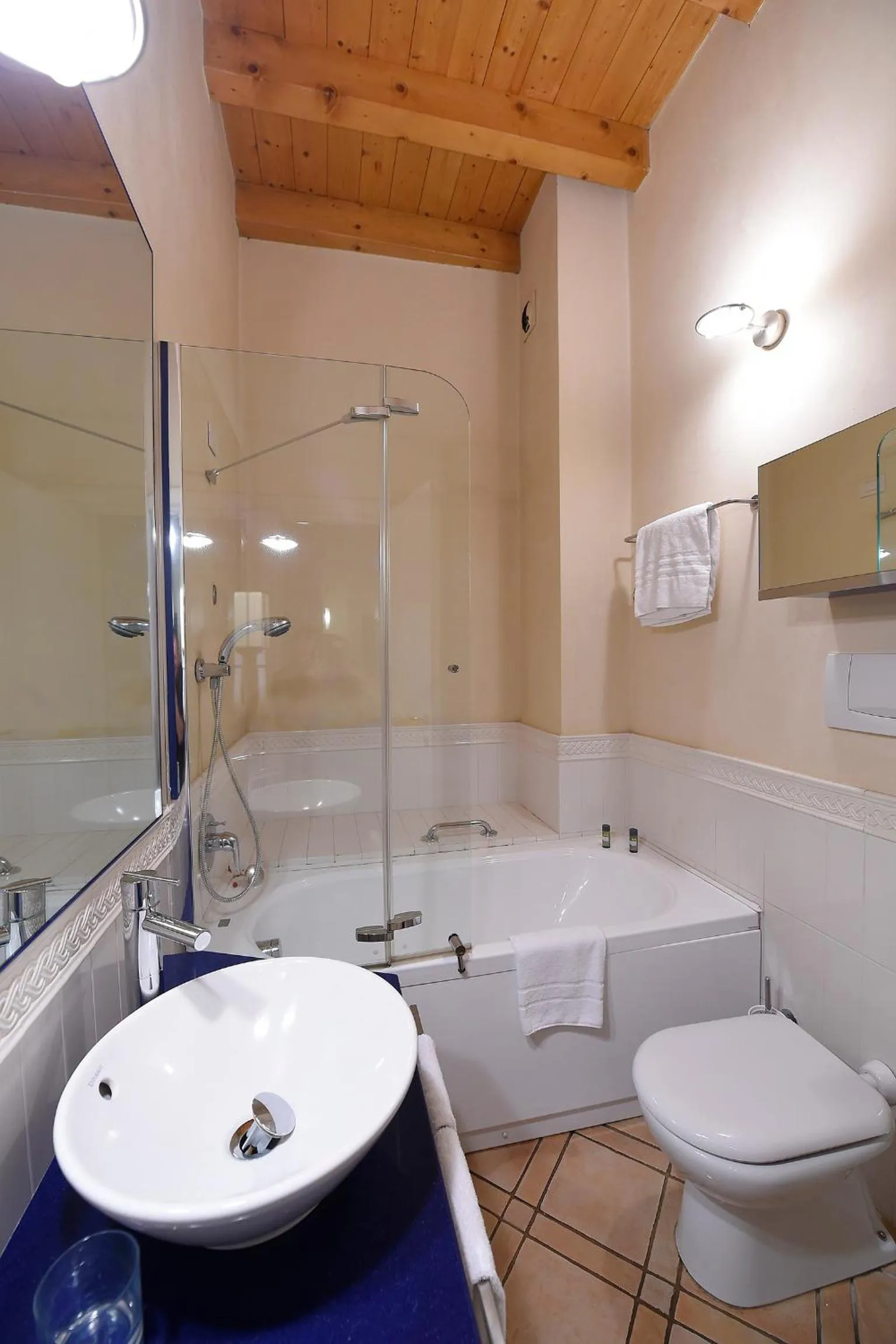 Bathroom in Ascanio Sforza - Suites & Apartments