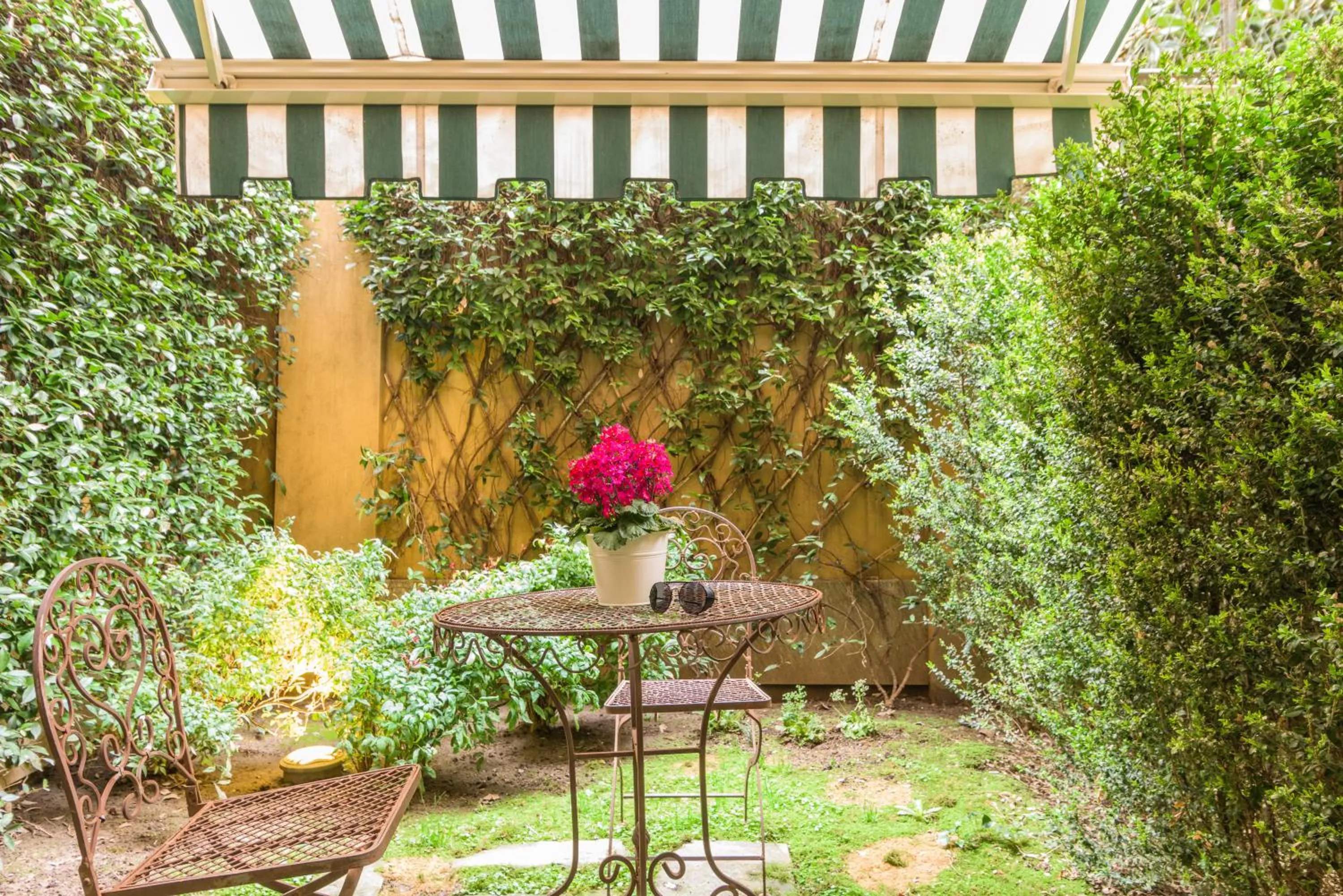 Garden in Ascanio Sforza - Suites & Apartments
