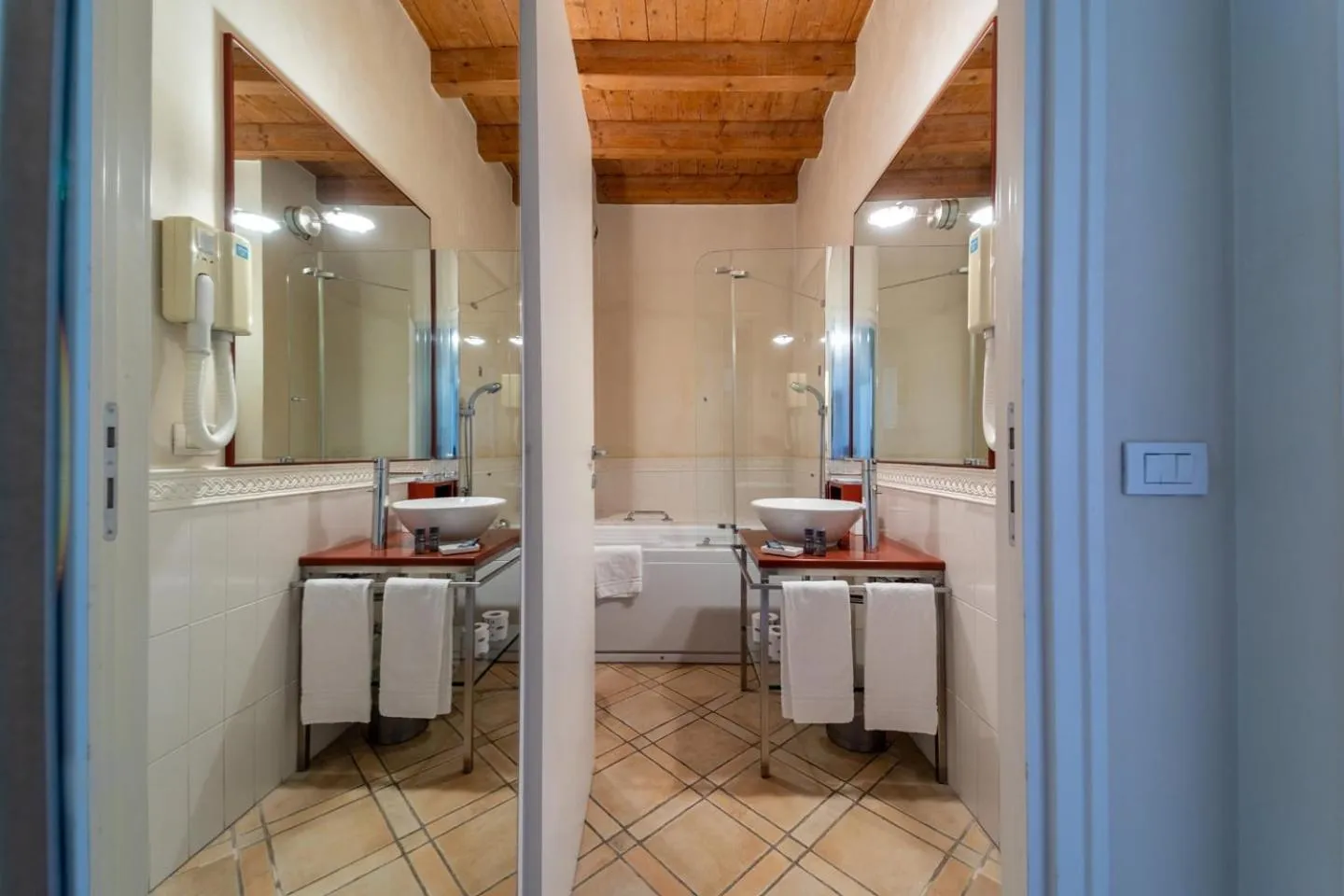 Bathroom in Ascanio Sforza - Suites & Apartments
