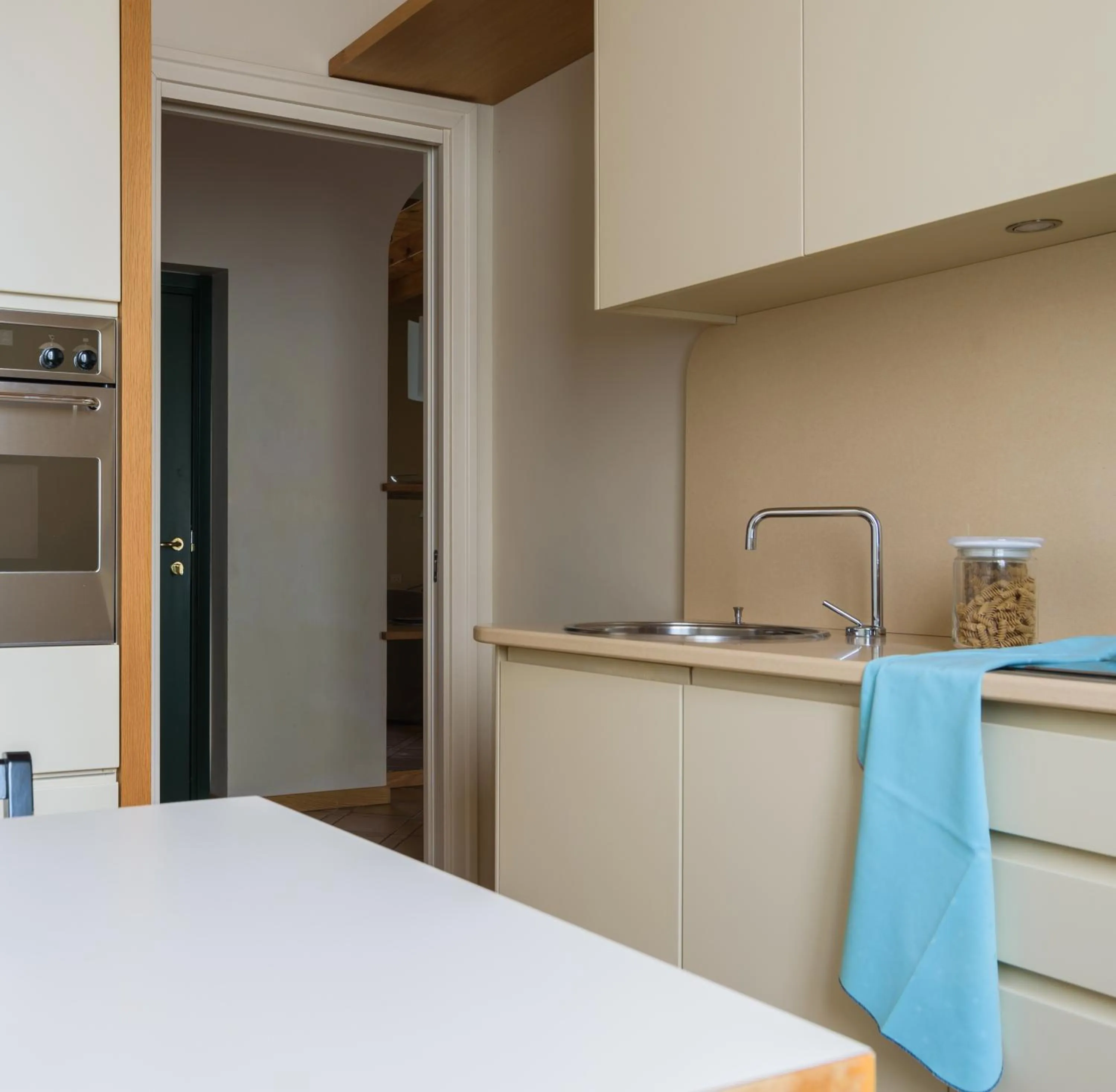 Kitchen or kitchenette, Bed in Ascanio Sforza - Suites & Apartments