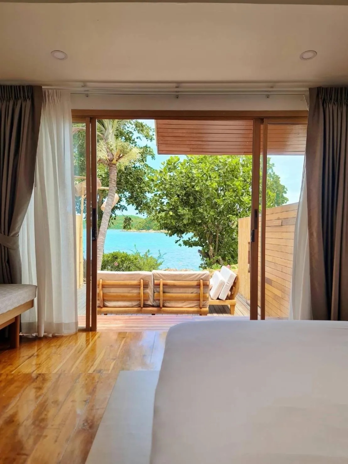 Sea view, Bed in Vimarn Samed Resort