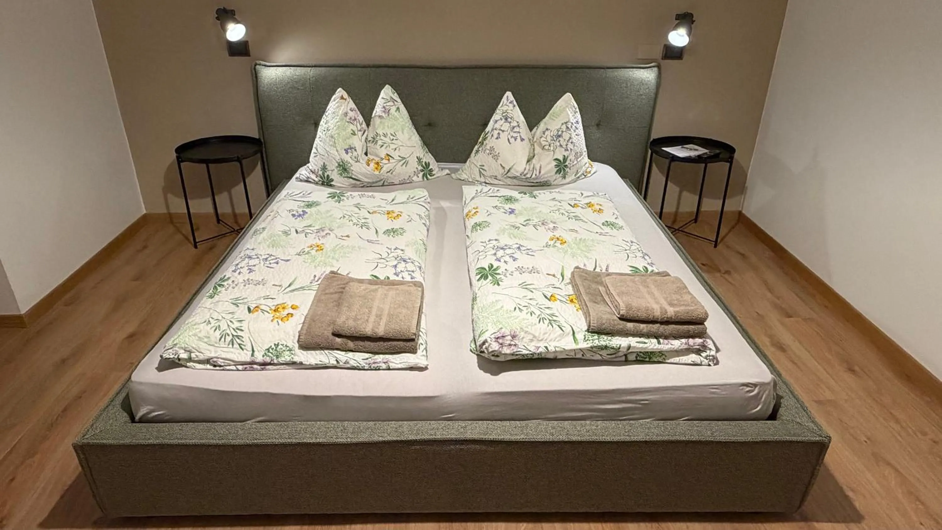 Photo of the whole room, Bed in Dolomites Smart Holidays